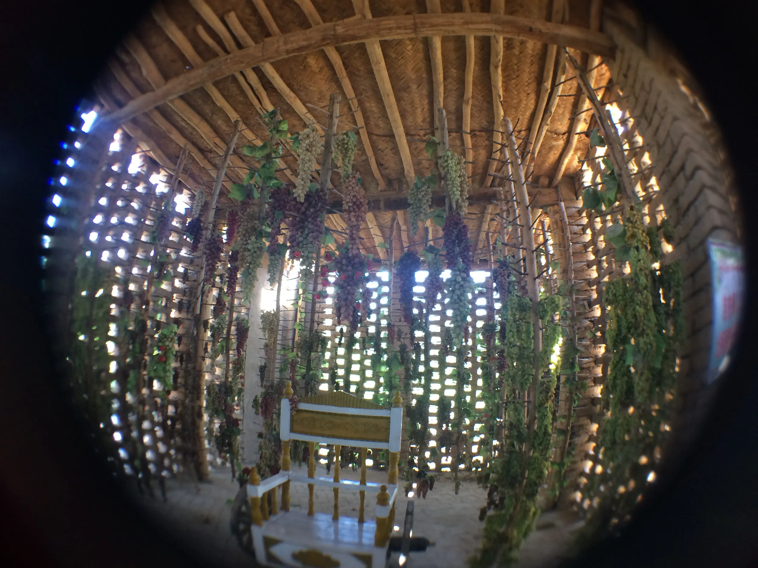 葡萄を干す建物内部