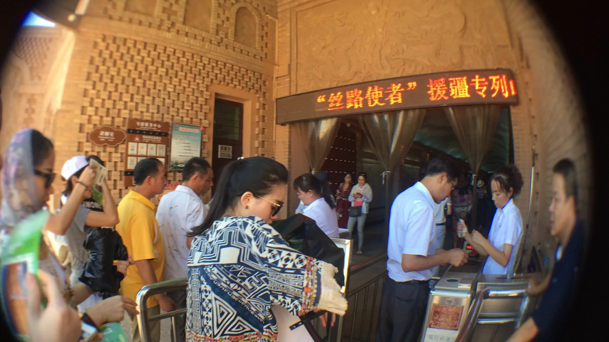 火焔山景観区を観光