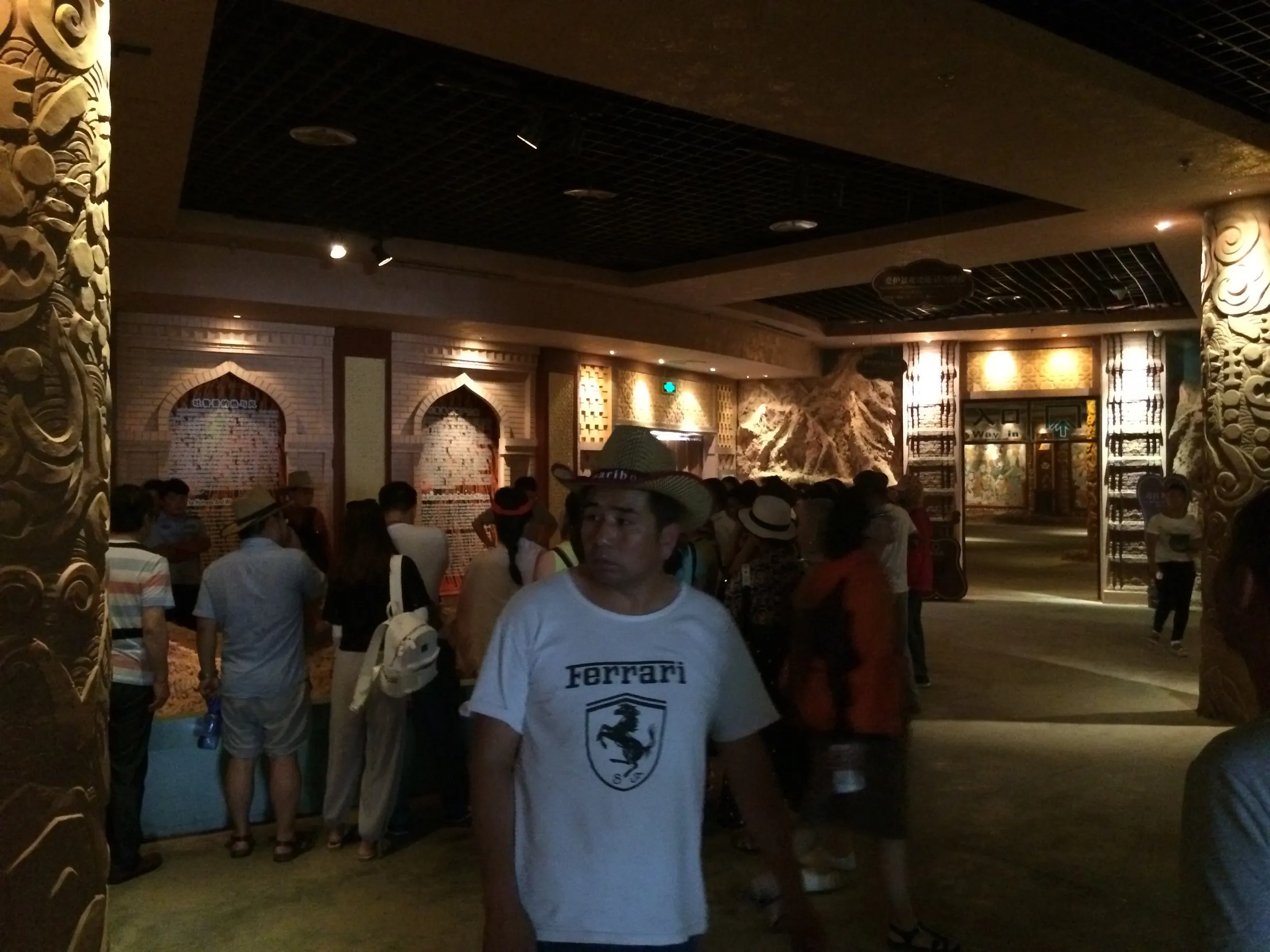 火焔山景観区を観光