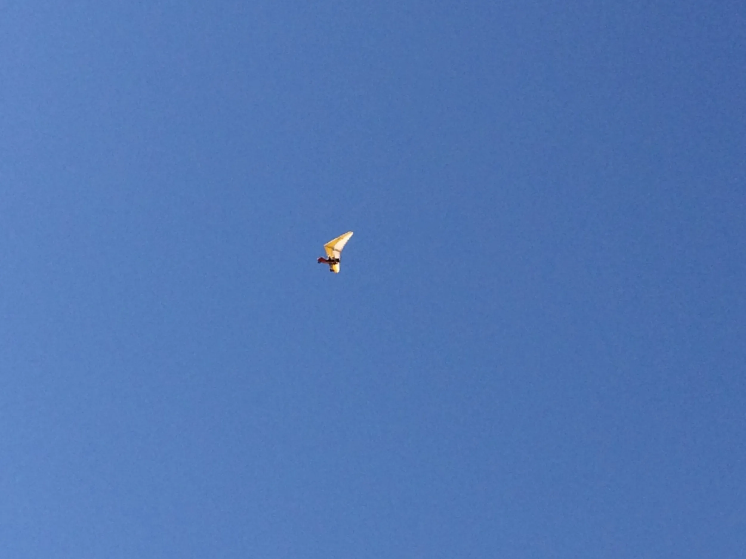 火焔山を舞うグライダー