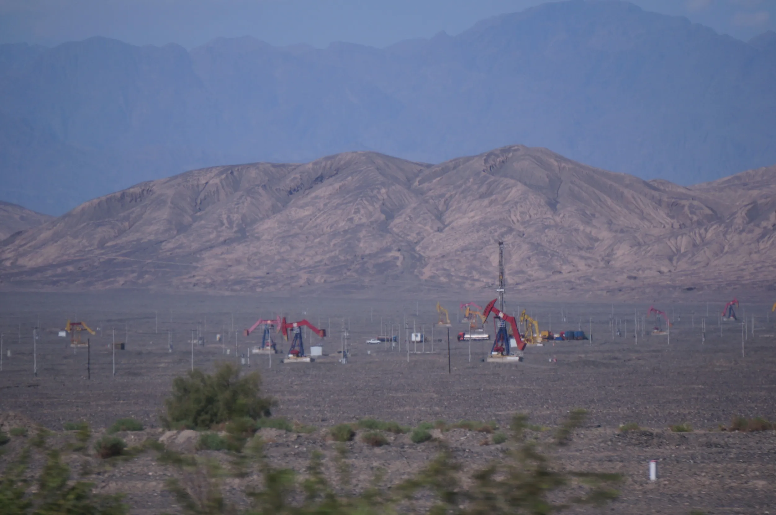 油田、原油の掘削現場