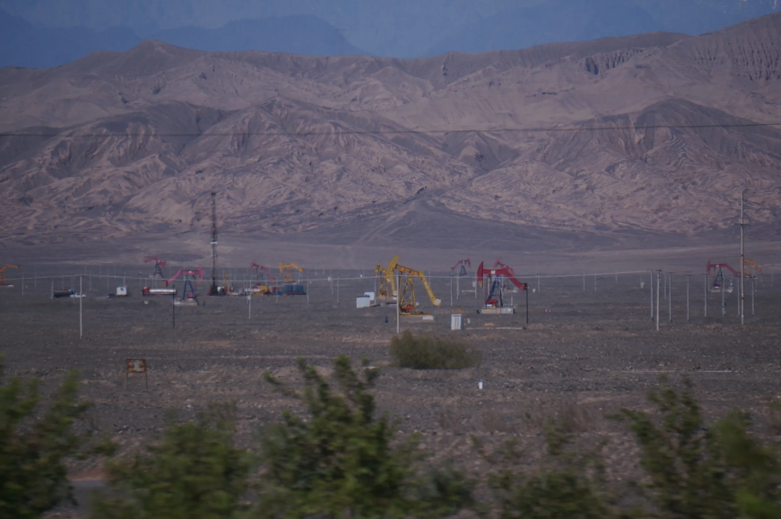 油田、原油の掘削現場
