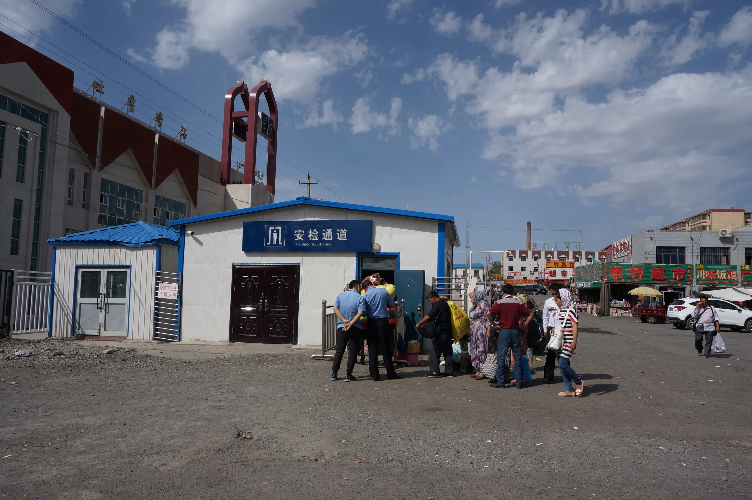 ウルムチに向け出発