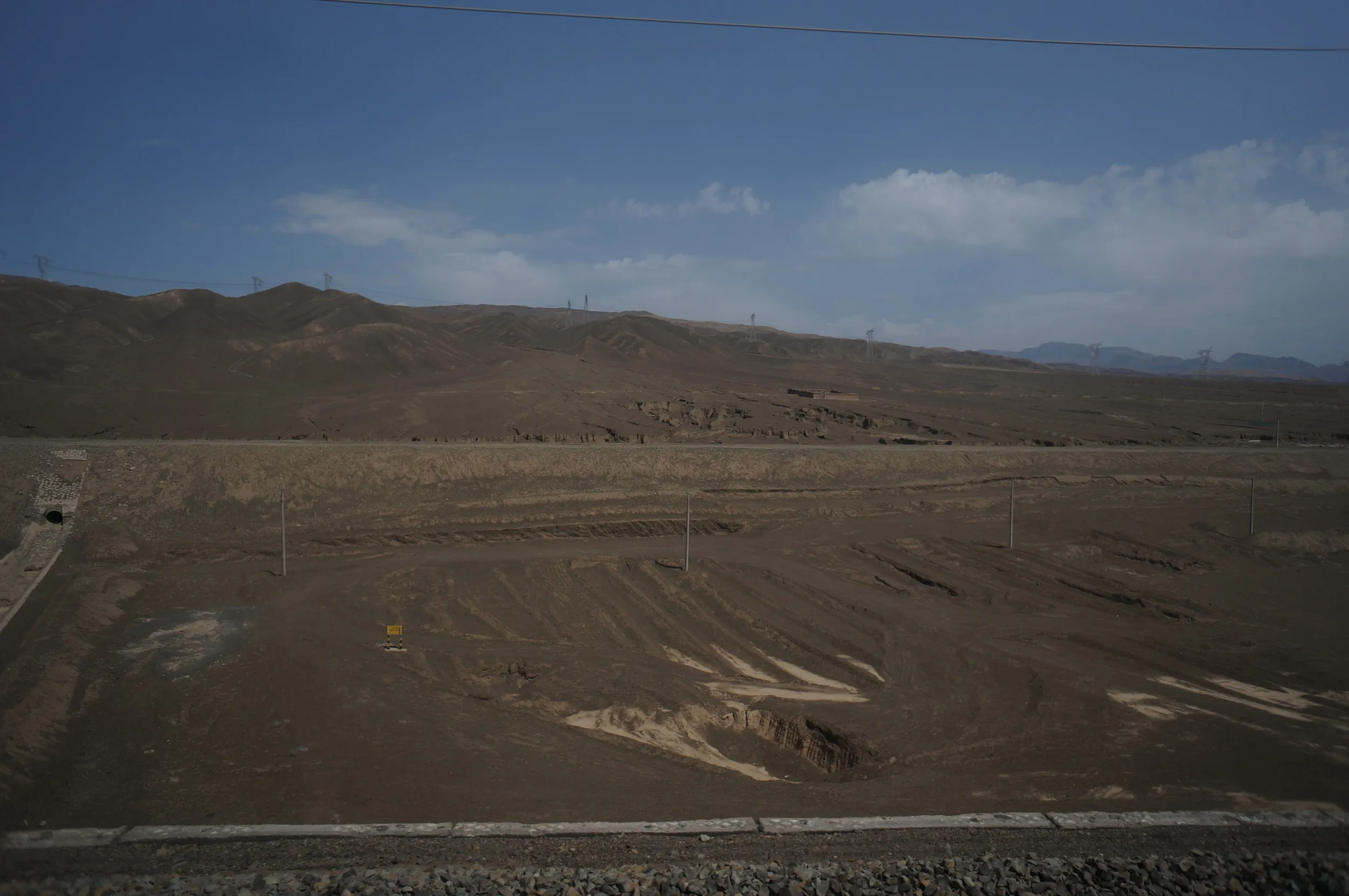 トルファン～ウルムチ間の車窓風景