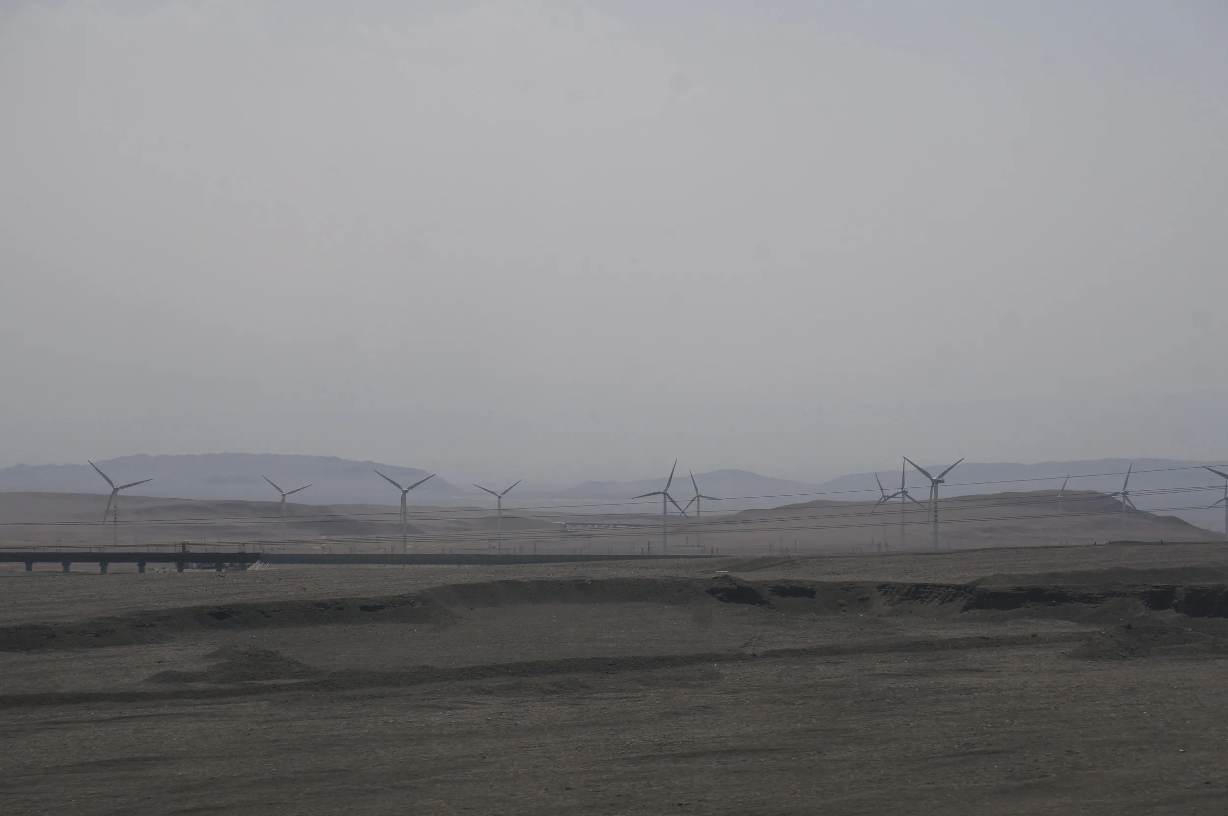 トルファン～ウルムチ間の車窓風景