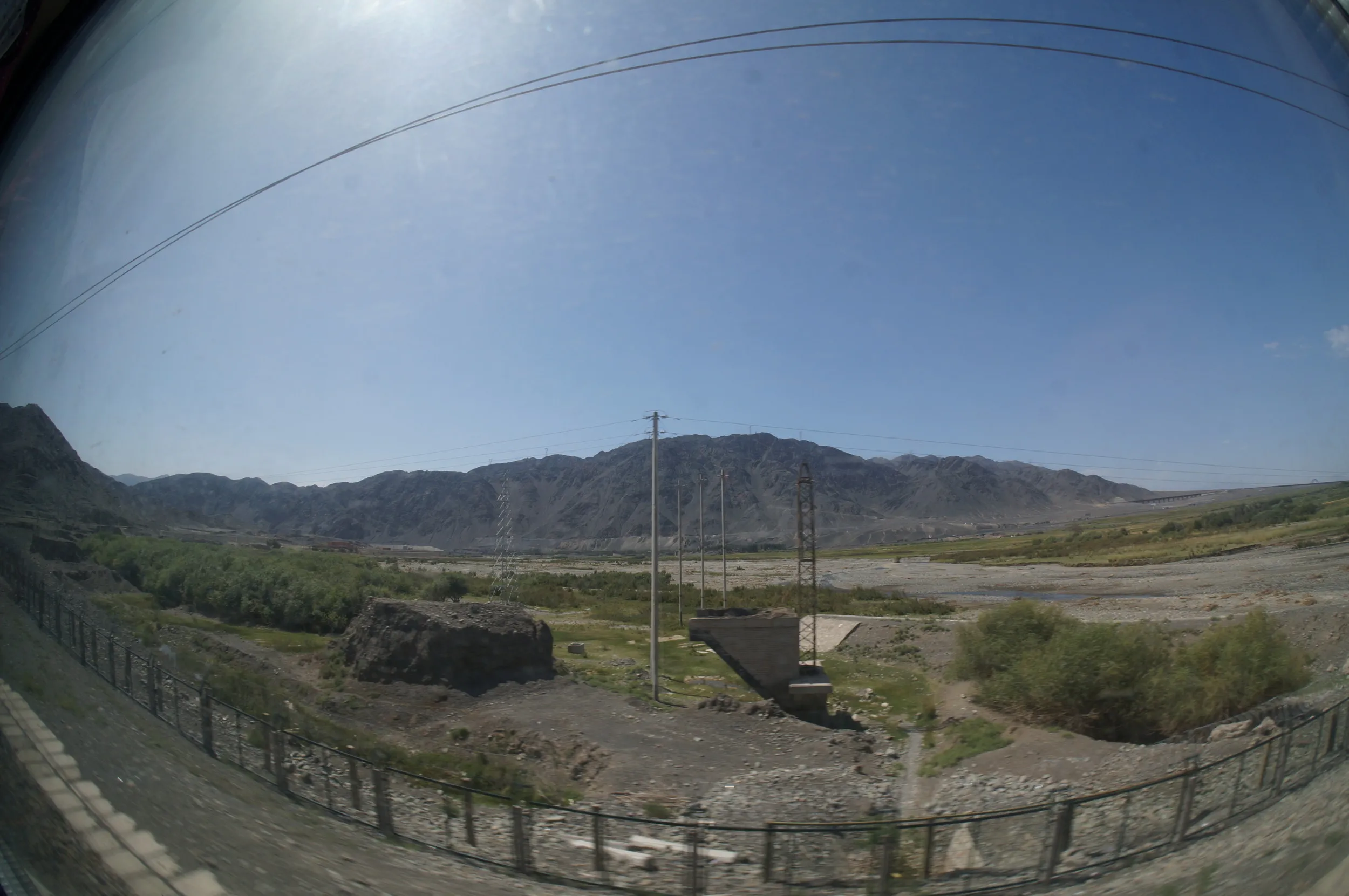 トルファン～ウルムチ間の車窓風景