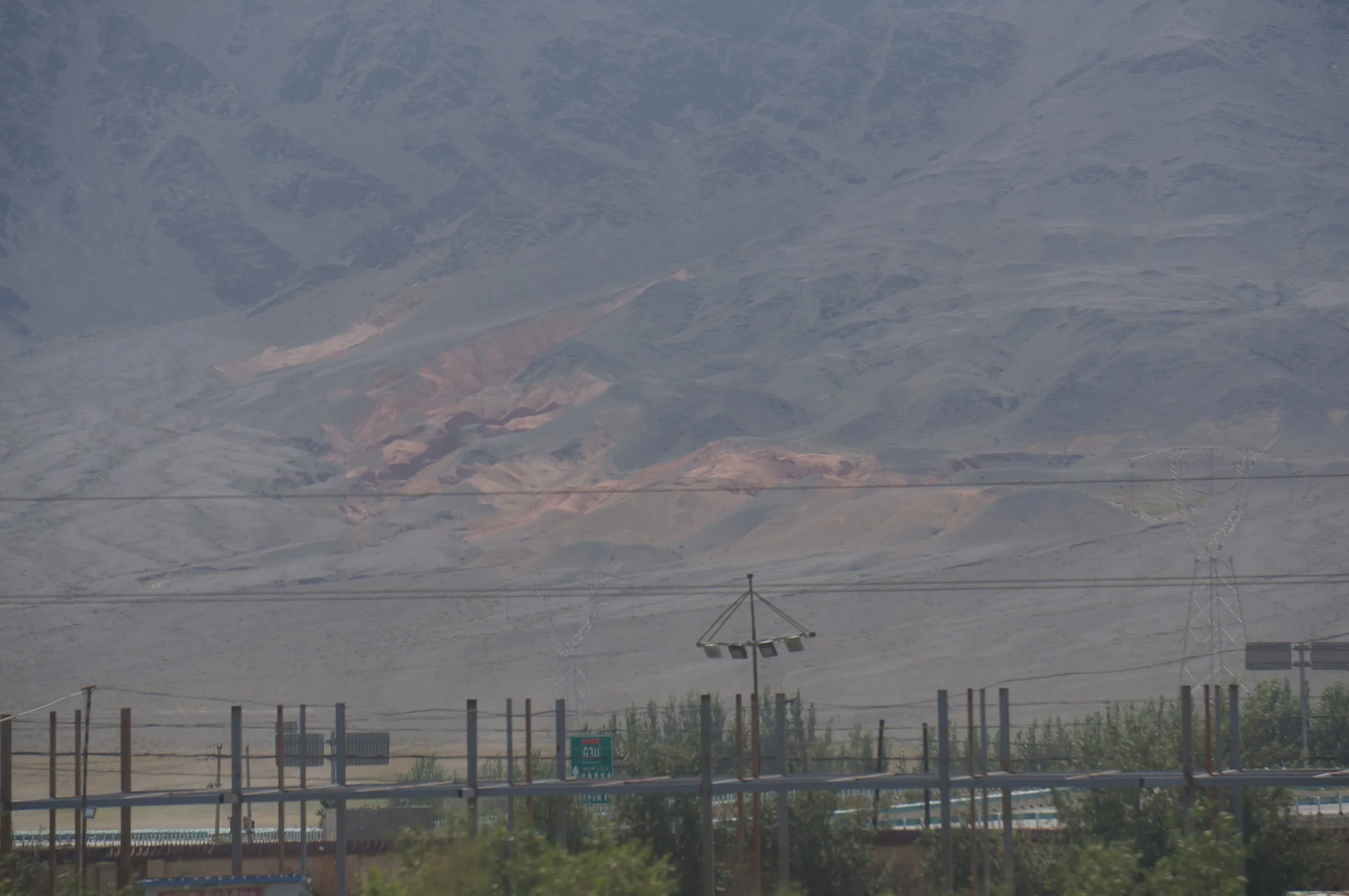 トルファン～ウルムチ間の車窓風景
