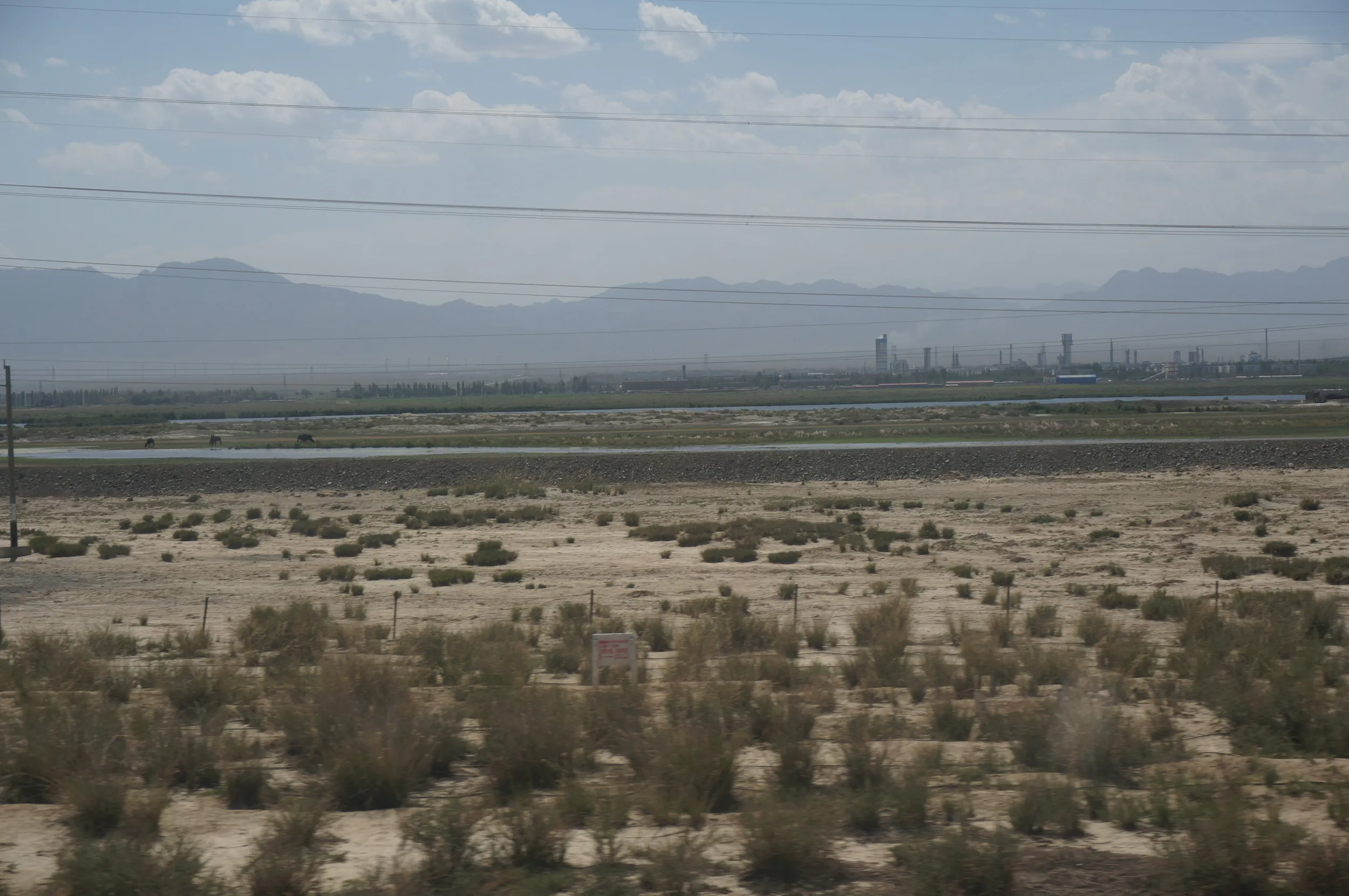 トルファン～ウルムチ間の車窓風景