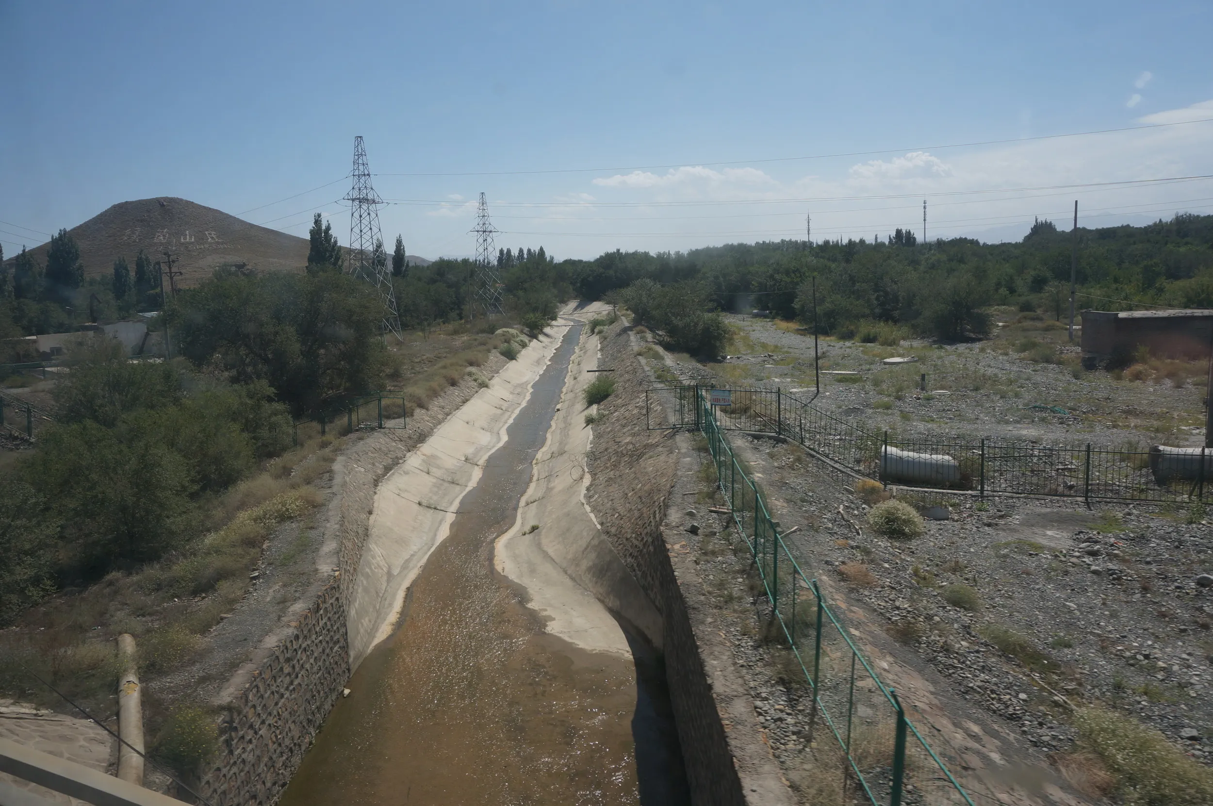 トルファン～ウルムチ間の車窓風景