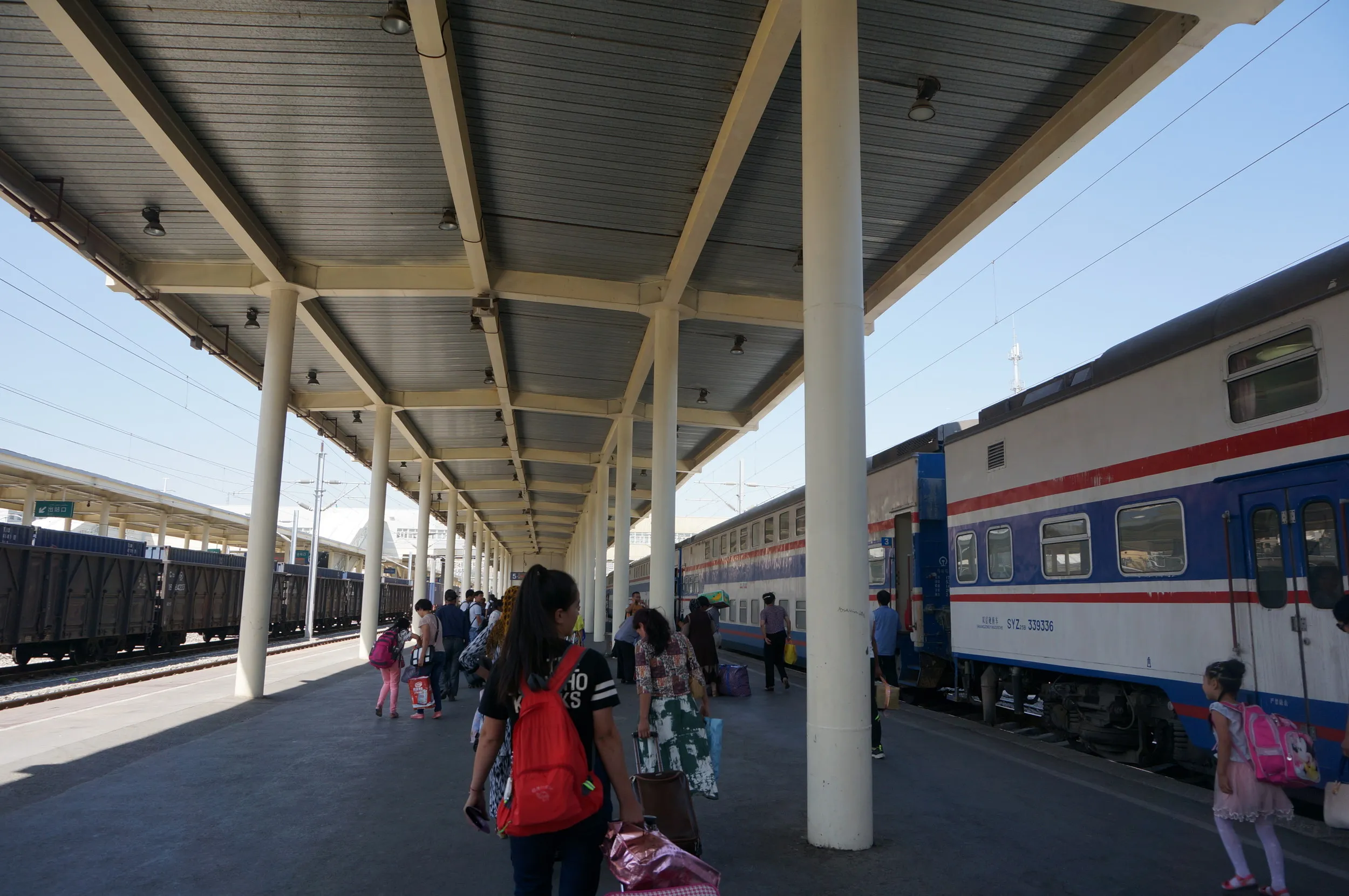 ウルムチ南駅のホーム