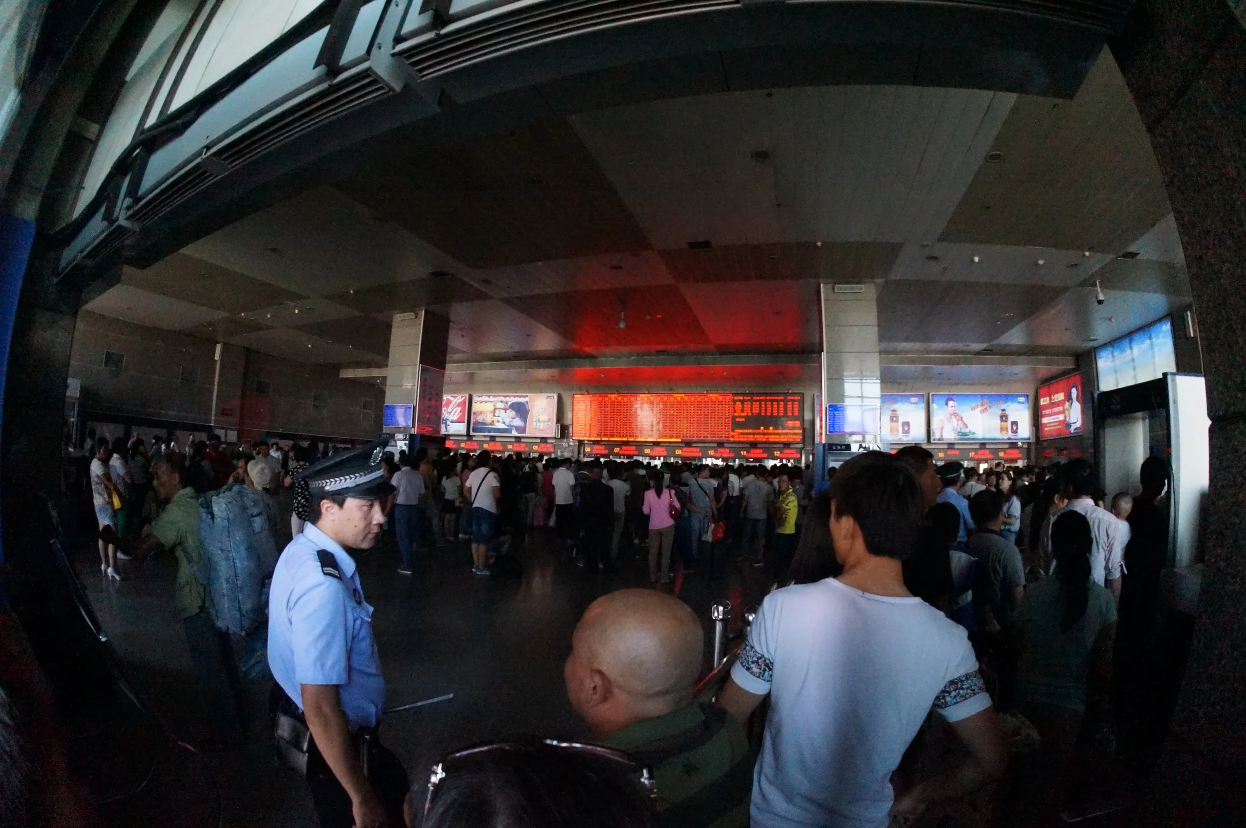 ウルムチ南駅の切符売り場