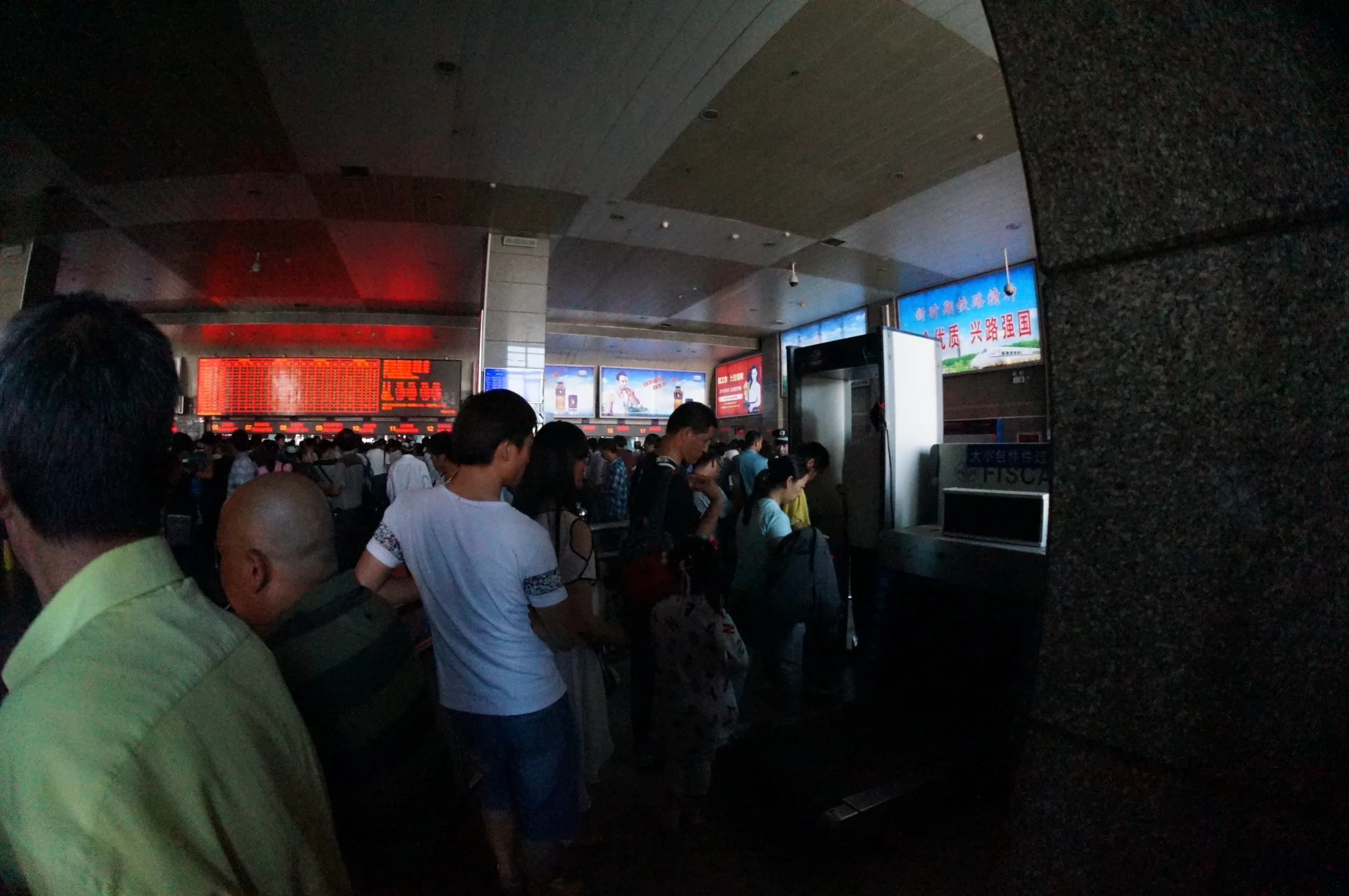 ウルムチ南駅の切符売り場