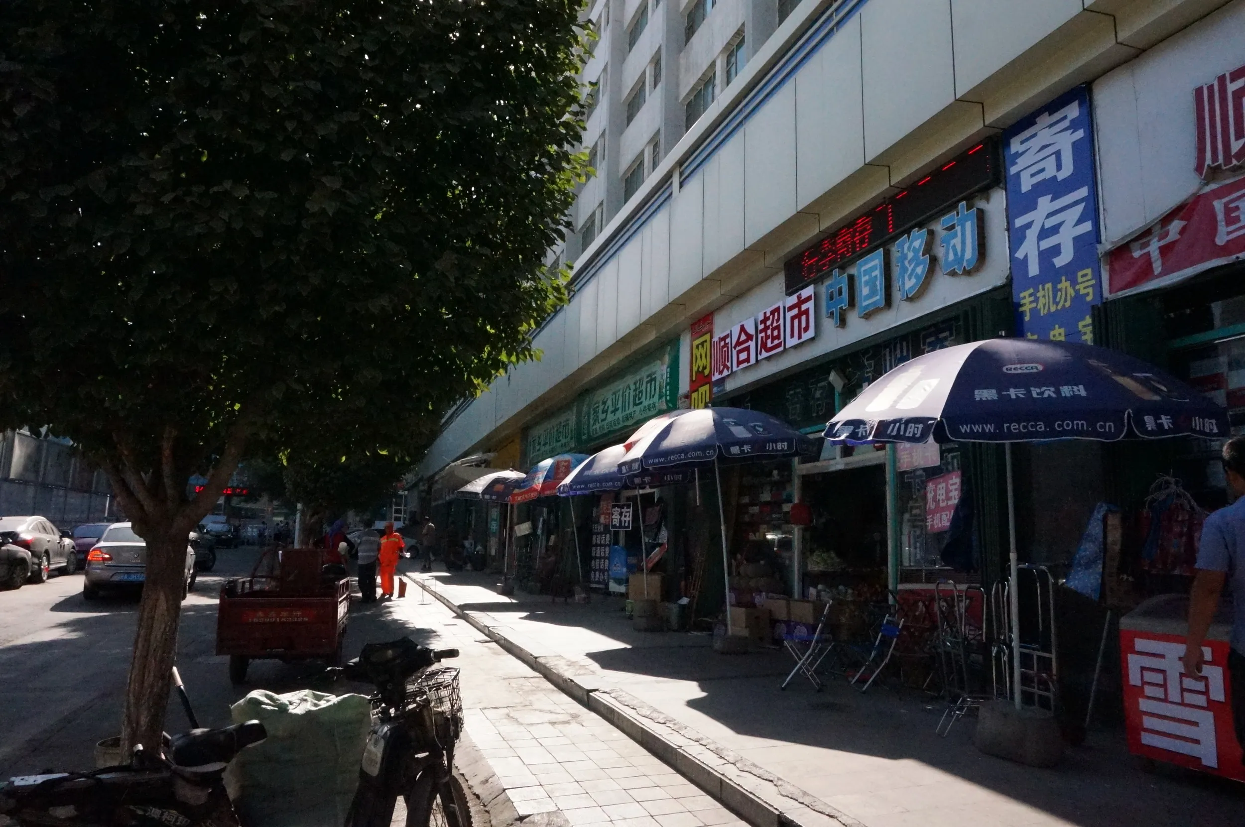 ウルムチ南駅周辺の風景