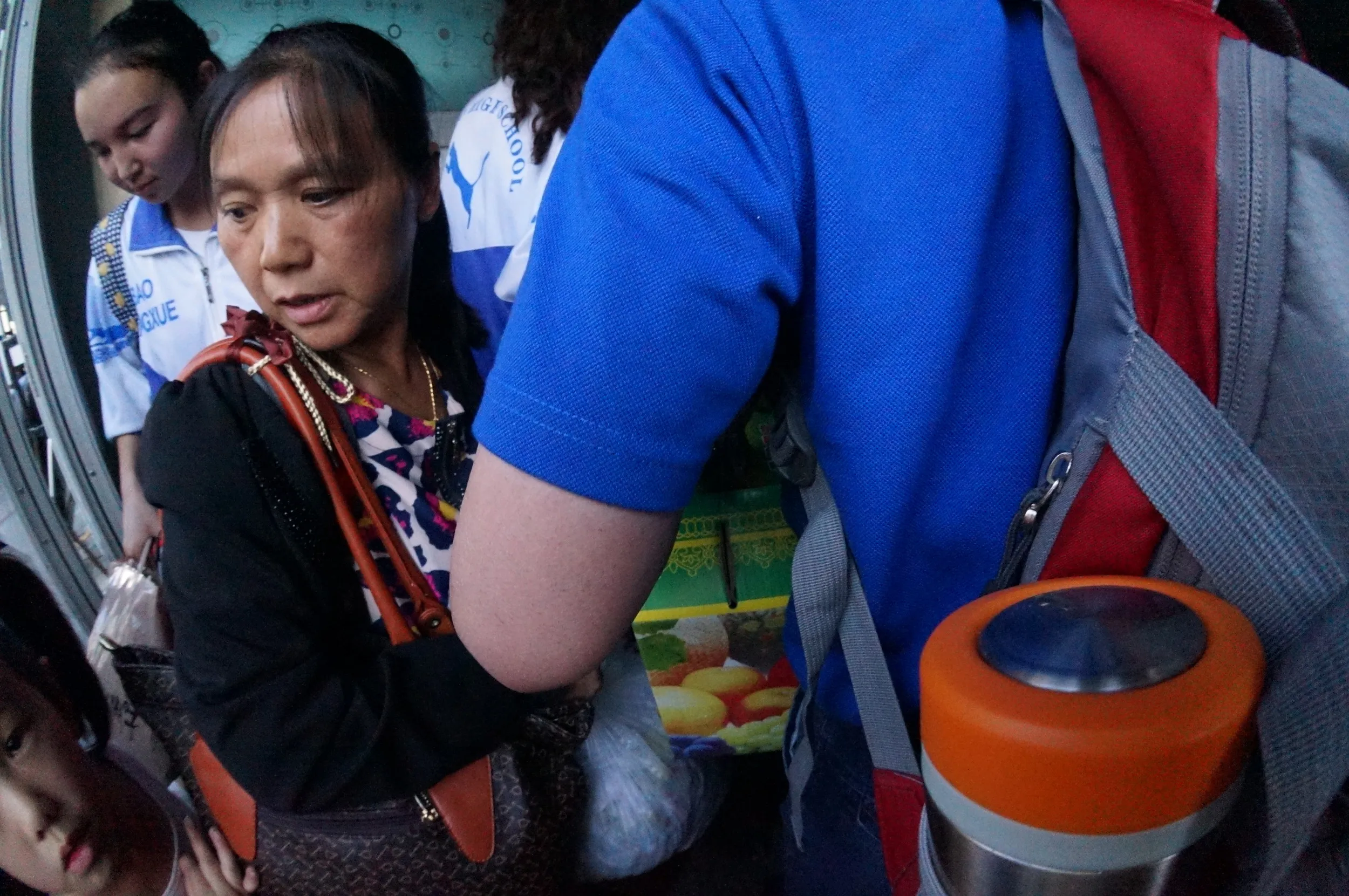 混沌としたウルムチ南駅