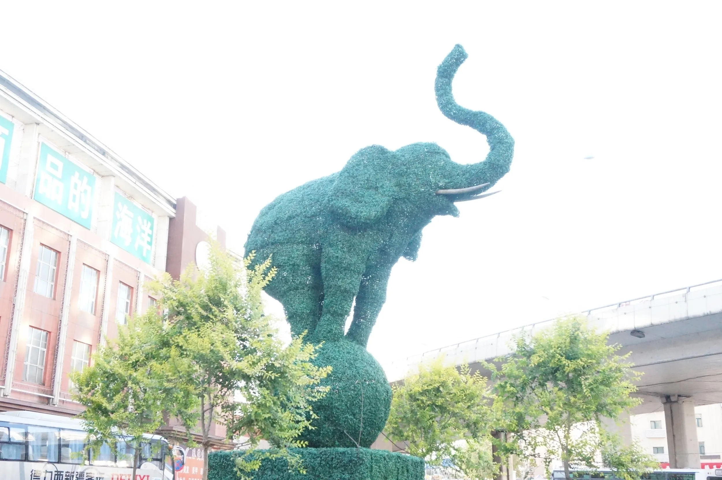 象のモニュメント