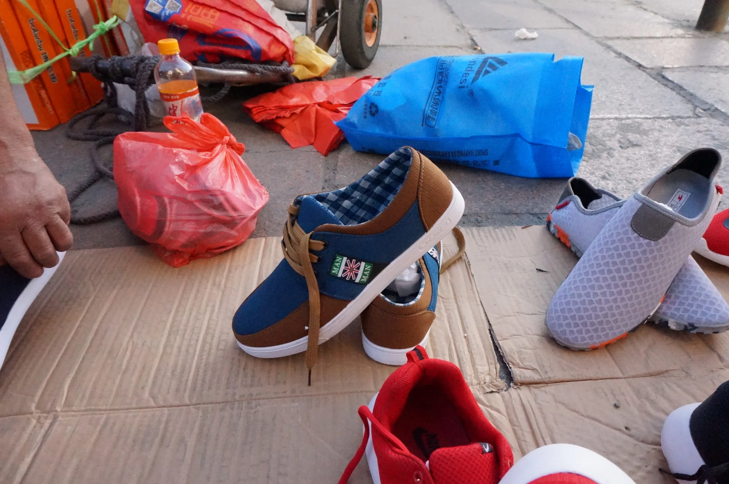 靴を25元で購入！