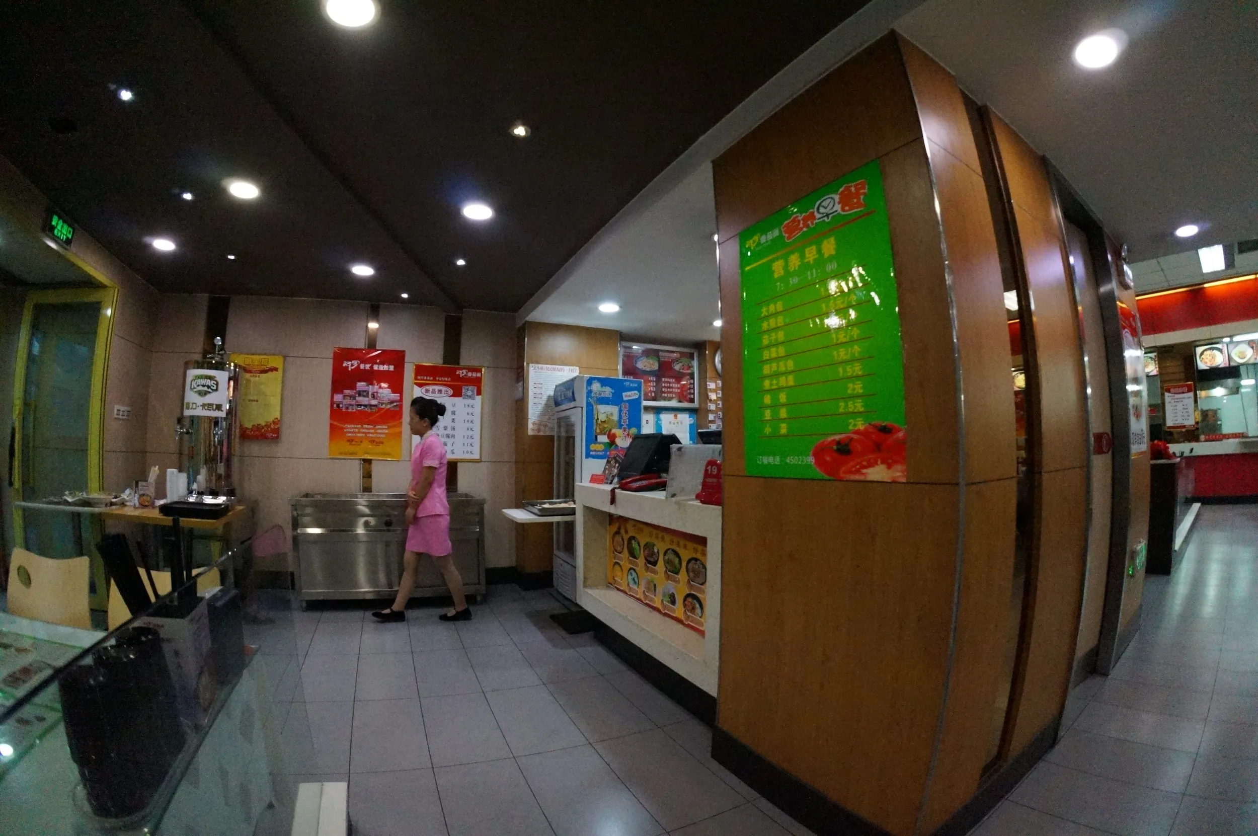 トマト麺専門店で夕食