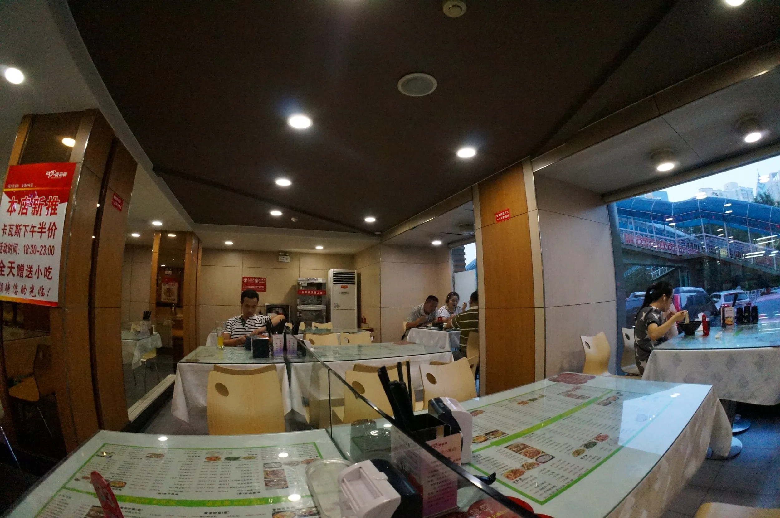 トマト麺専門店で夕食