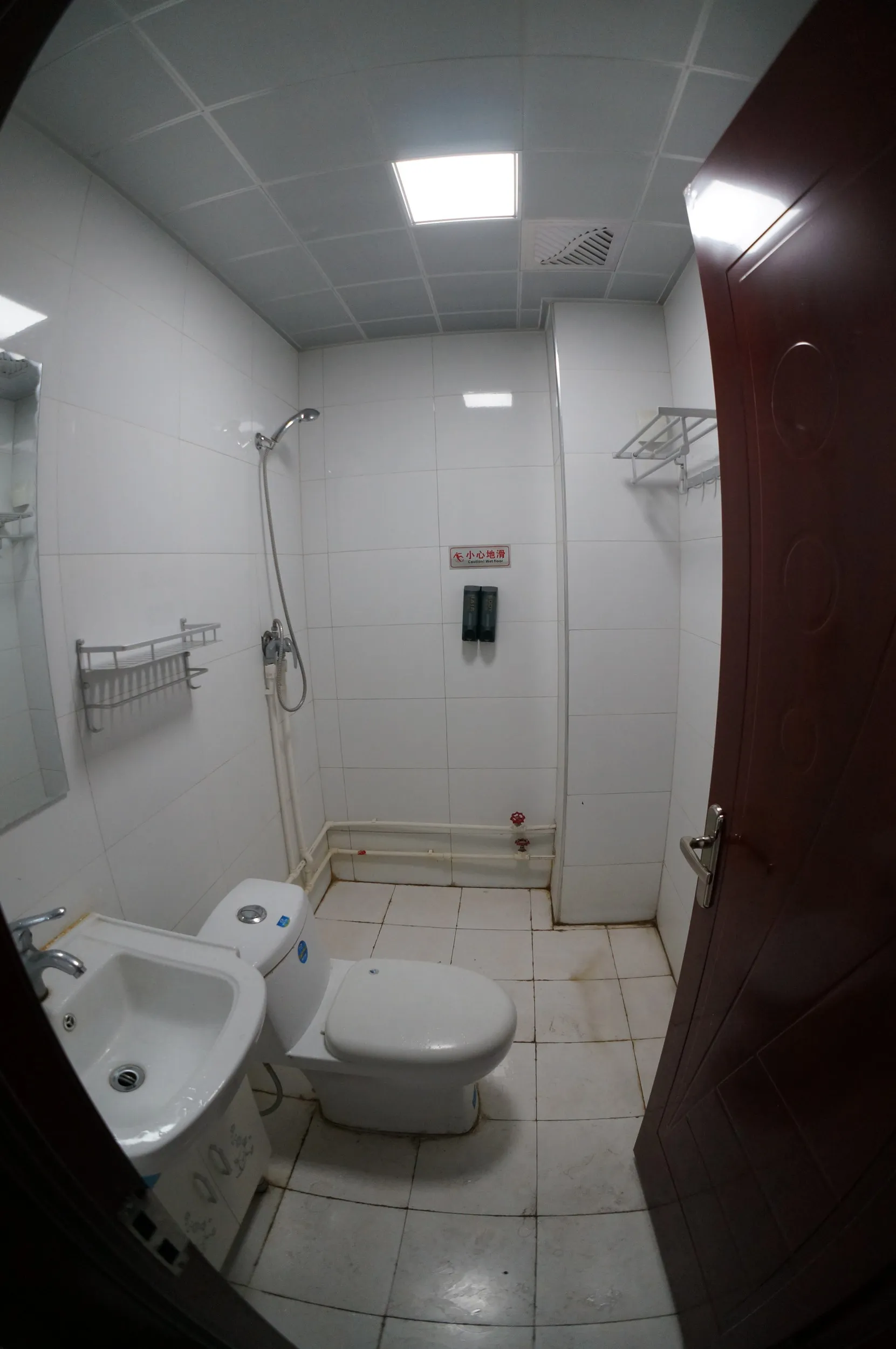 イリ伊桟ユースホステル