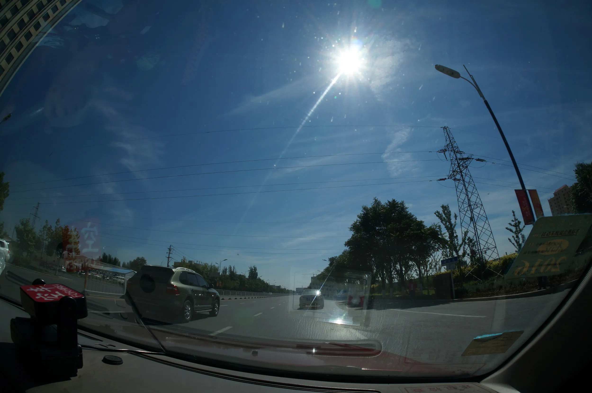 イリ河大橋へタクシーで移動