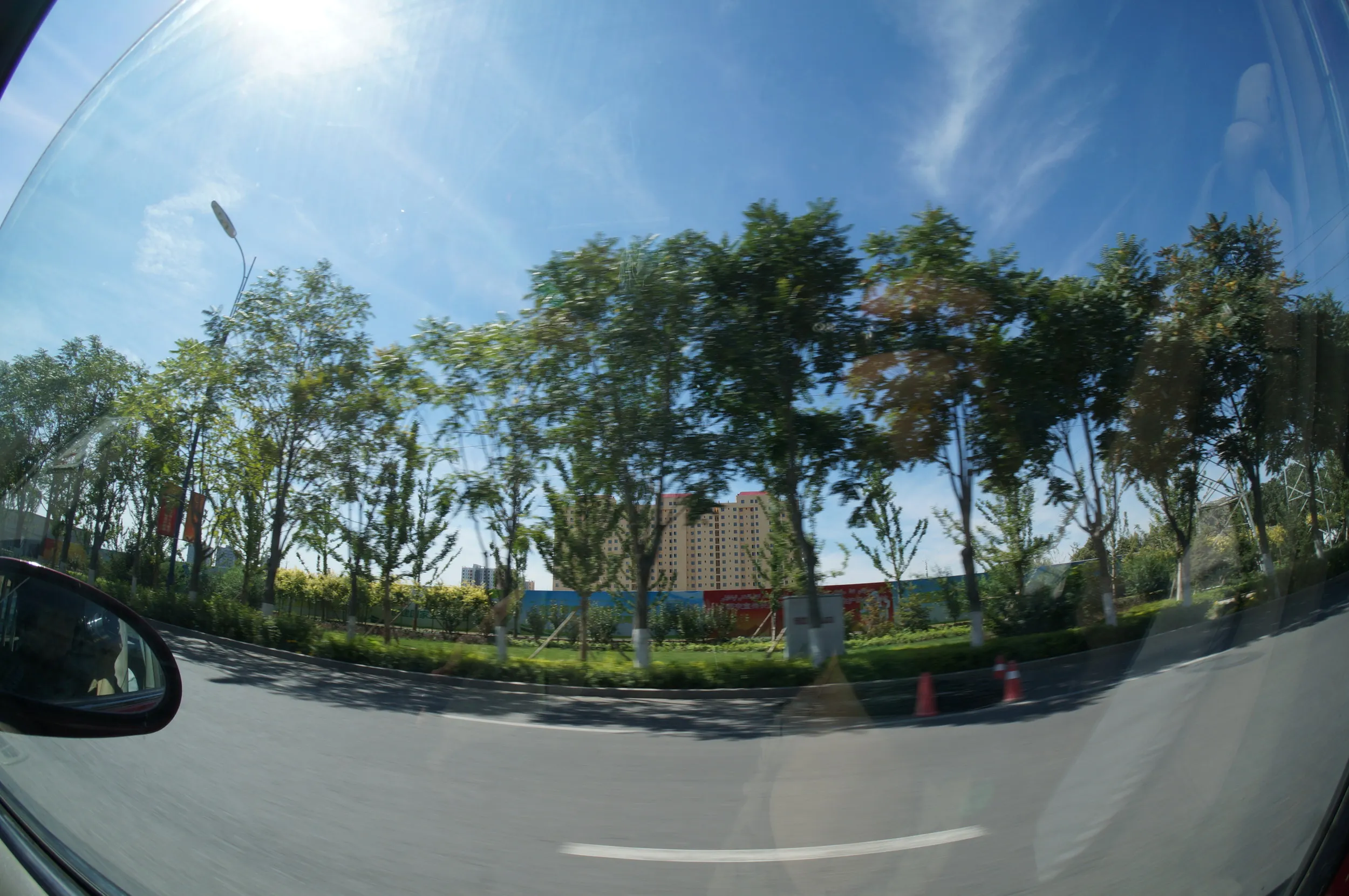 イリ河大橋へタクシーで移動