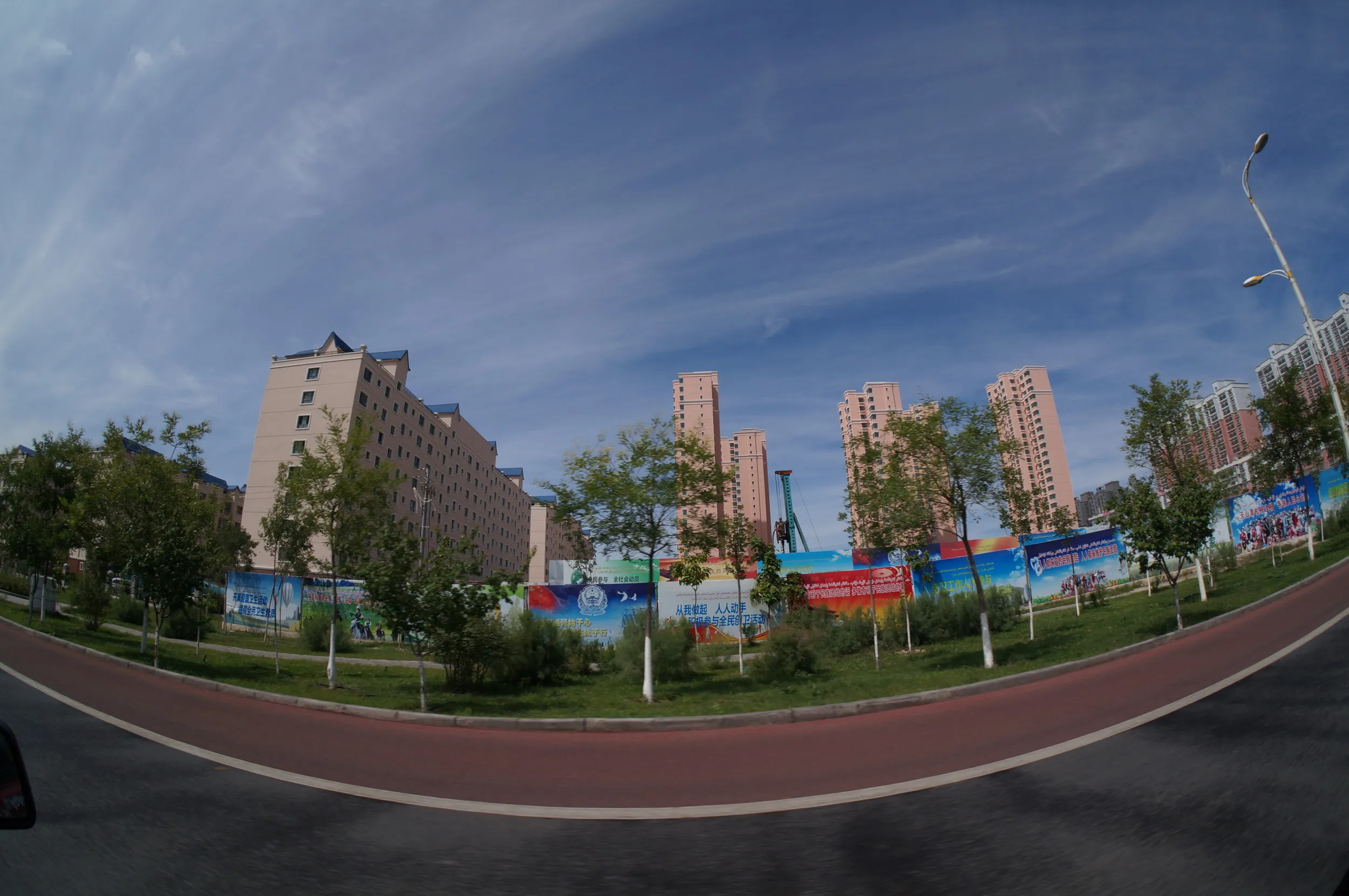 伊寧市内のマンション群