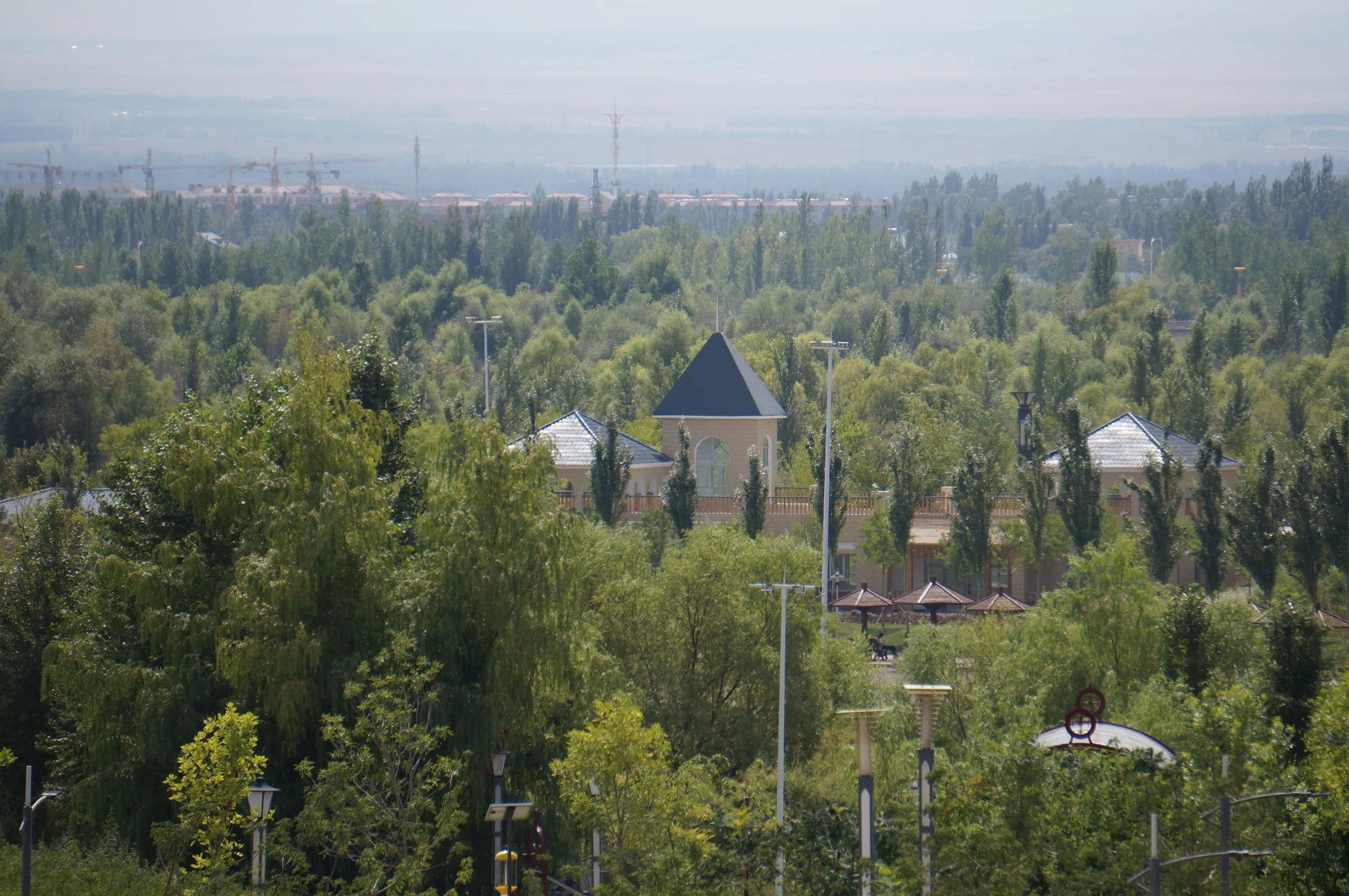 イリ河大橋（新橋）の河畔