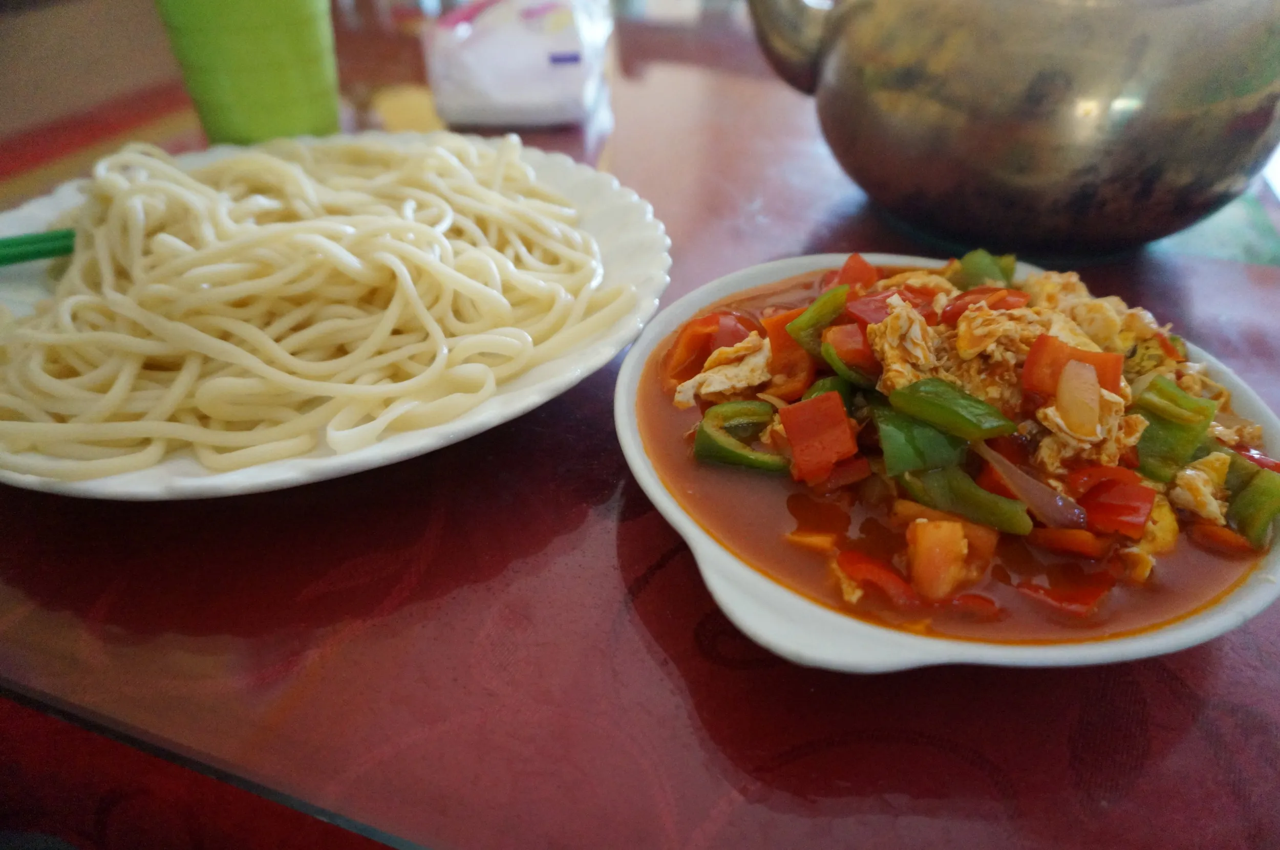 卵とトマト炒めのぶっかけ麺を食す