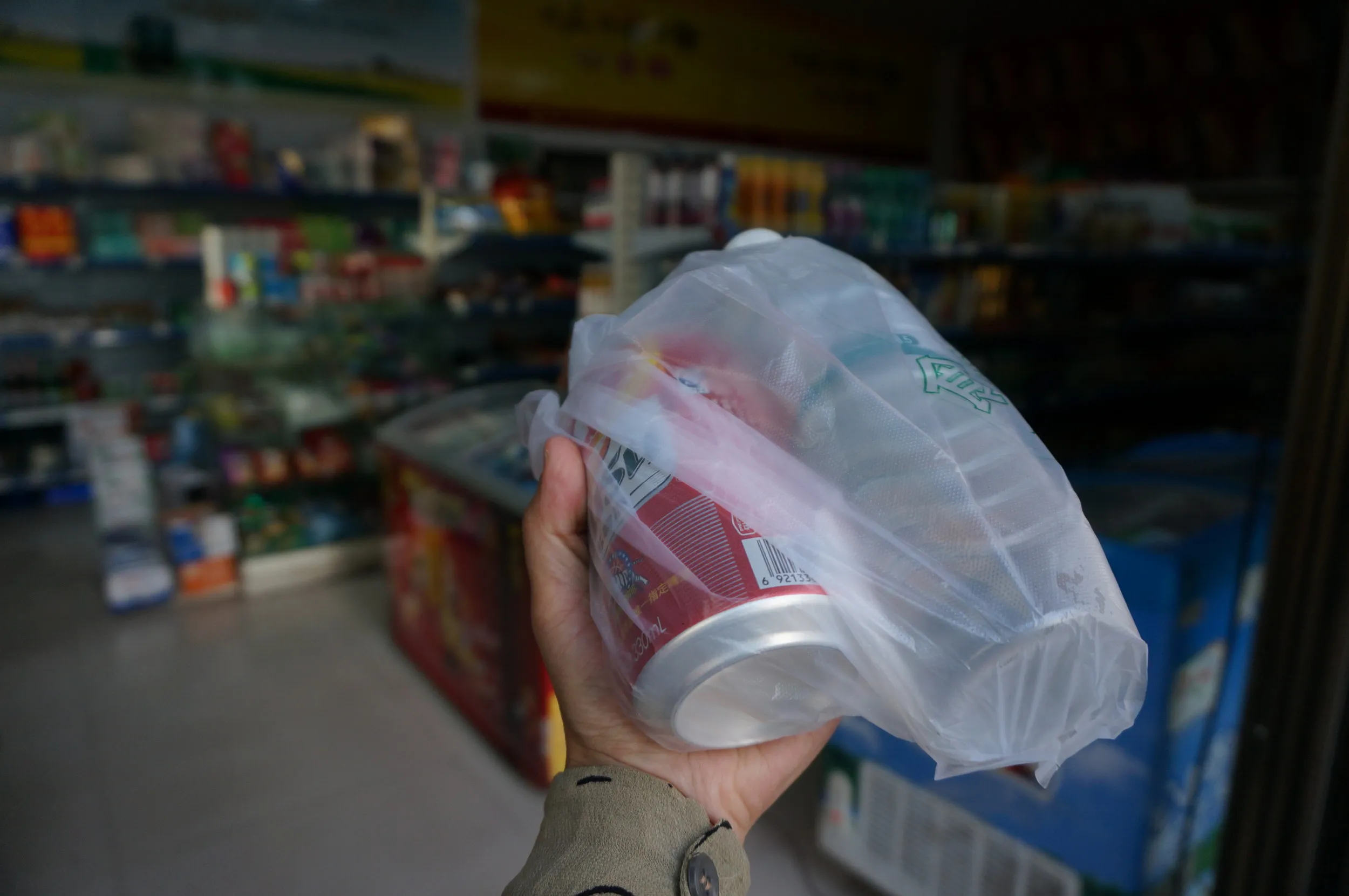 スーパーでビールなどを購入