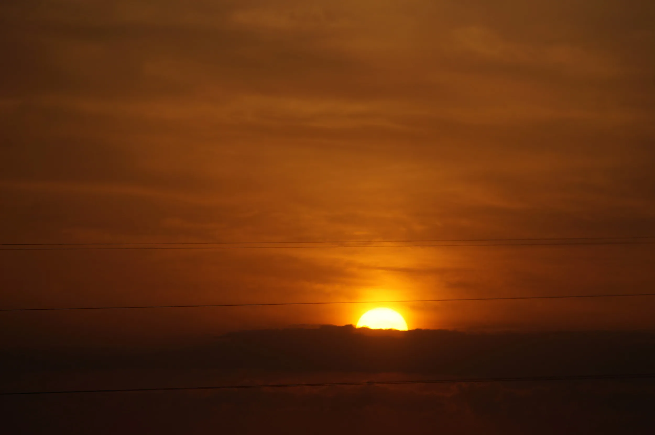 カオスな列車内で夕陽を拝む