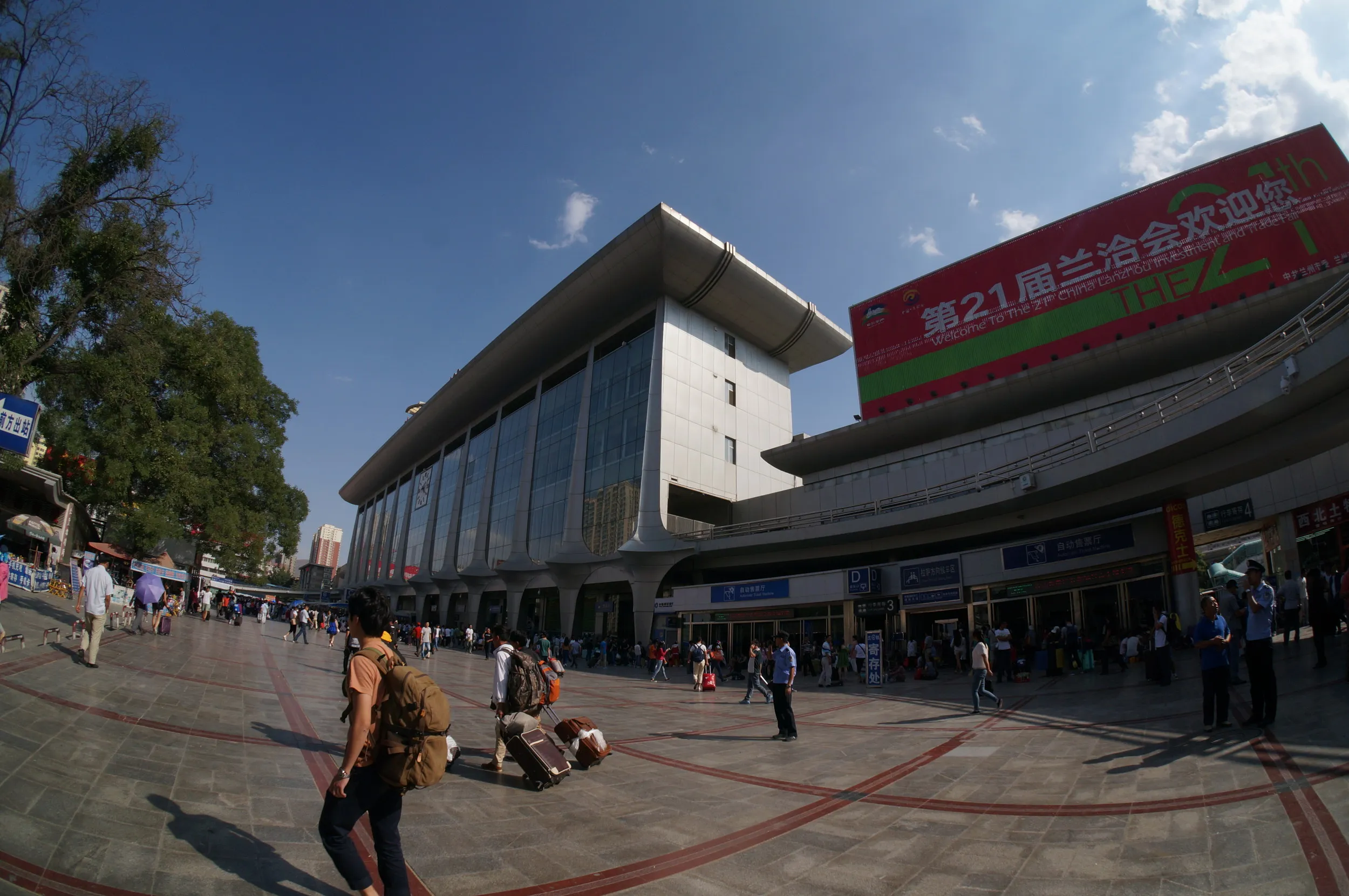 蘭州駅をNEX-5Tと魚眼レンズで撮影