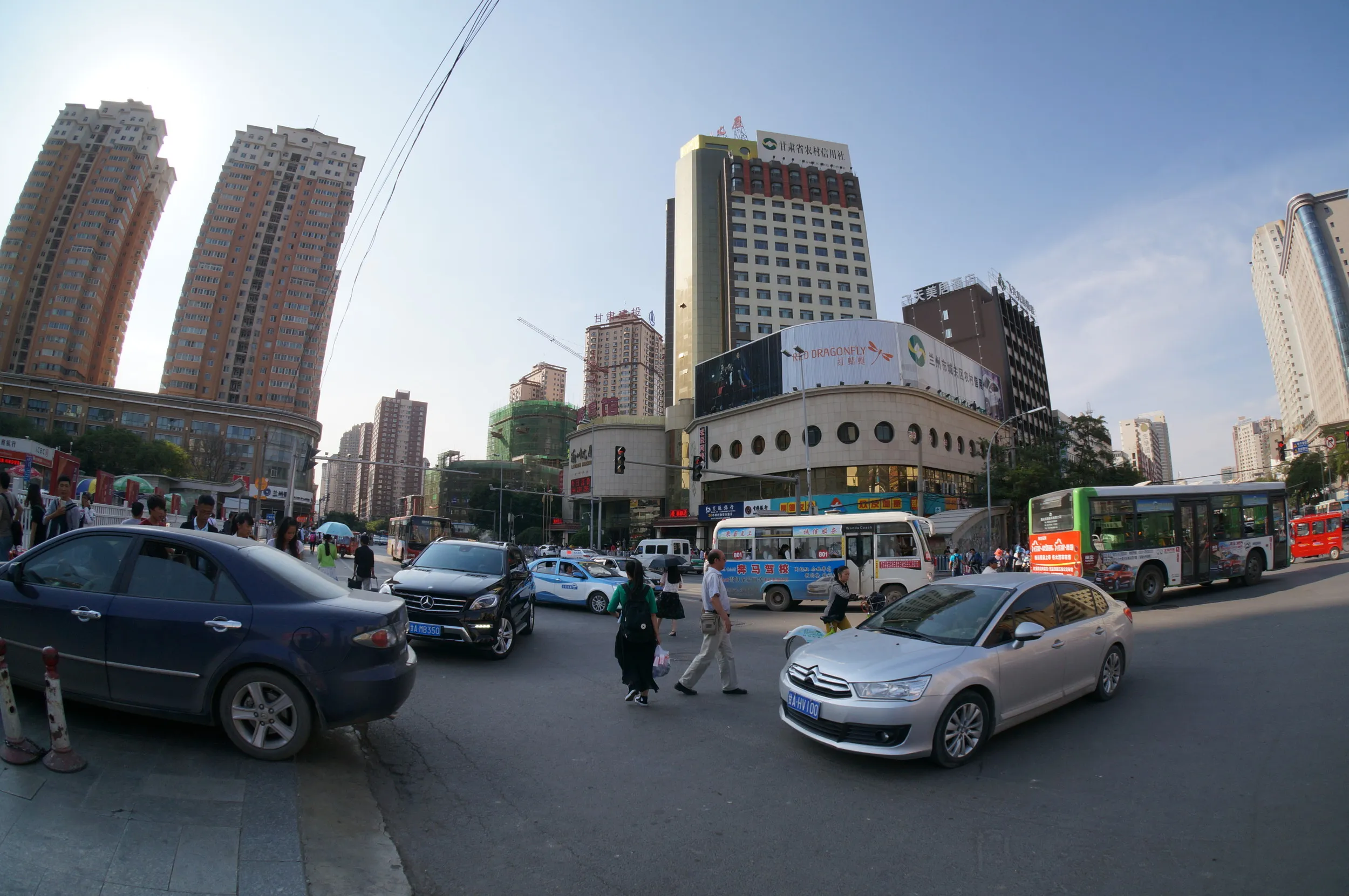 蘭州駅と周辺の風景