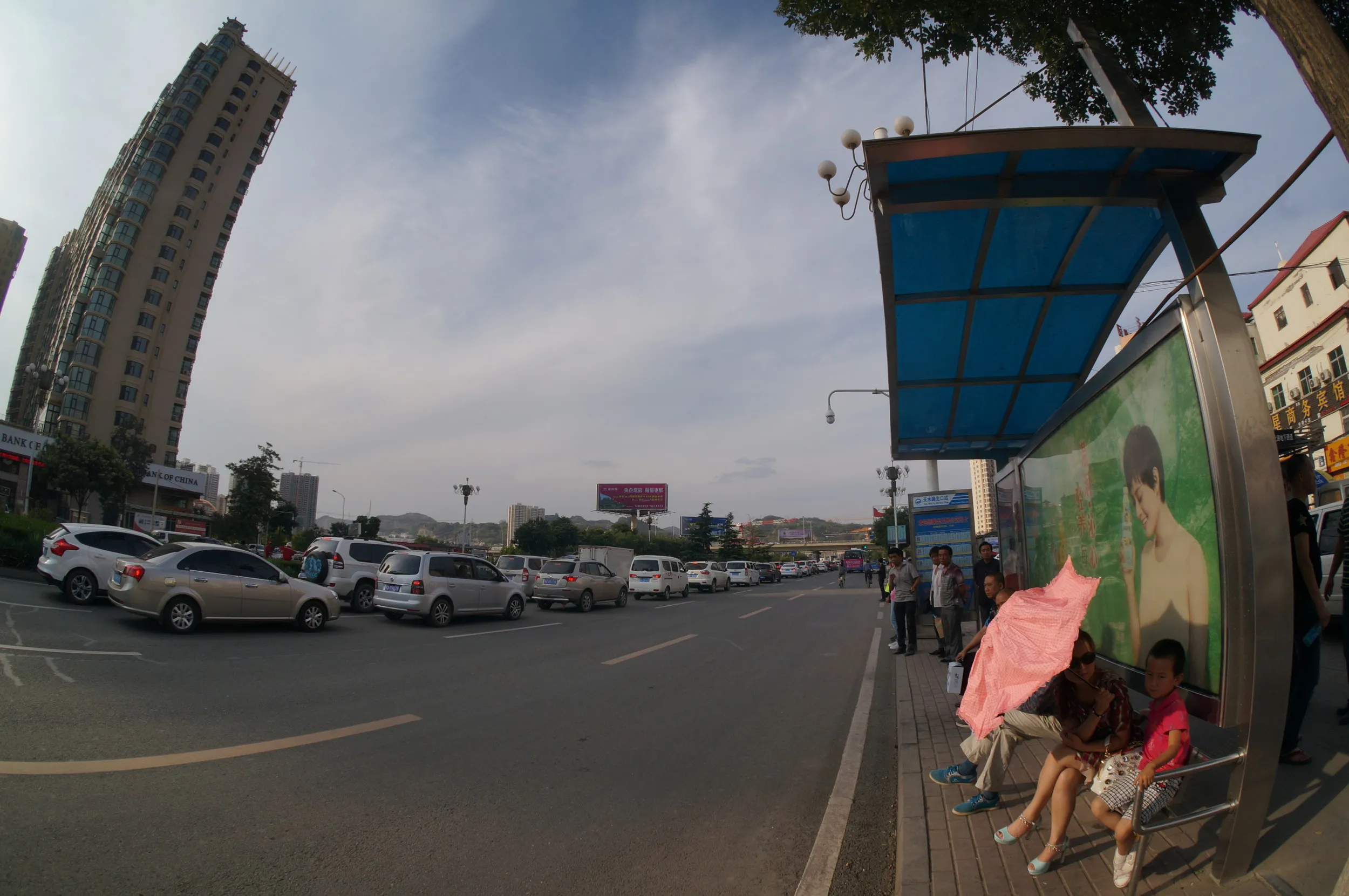 天水路北口バス停の風景