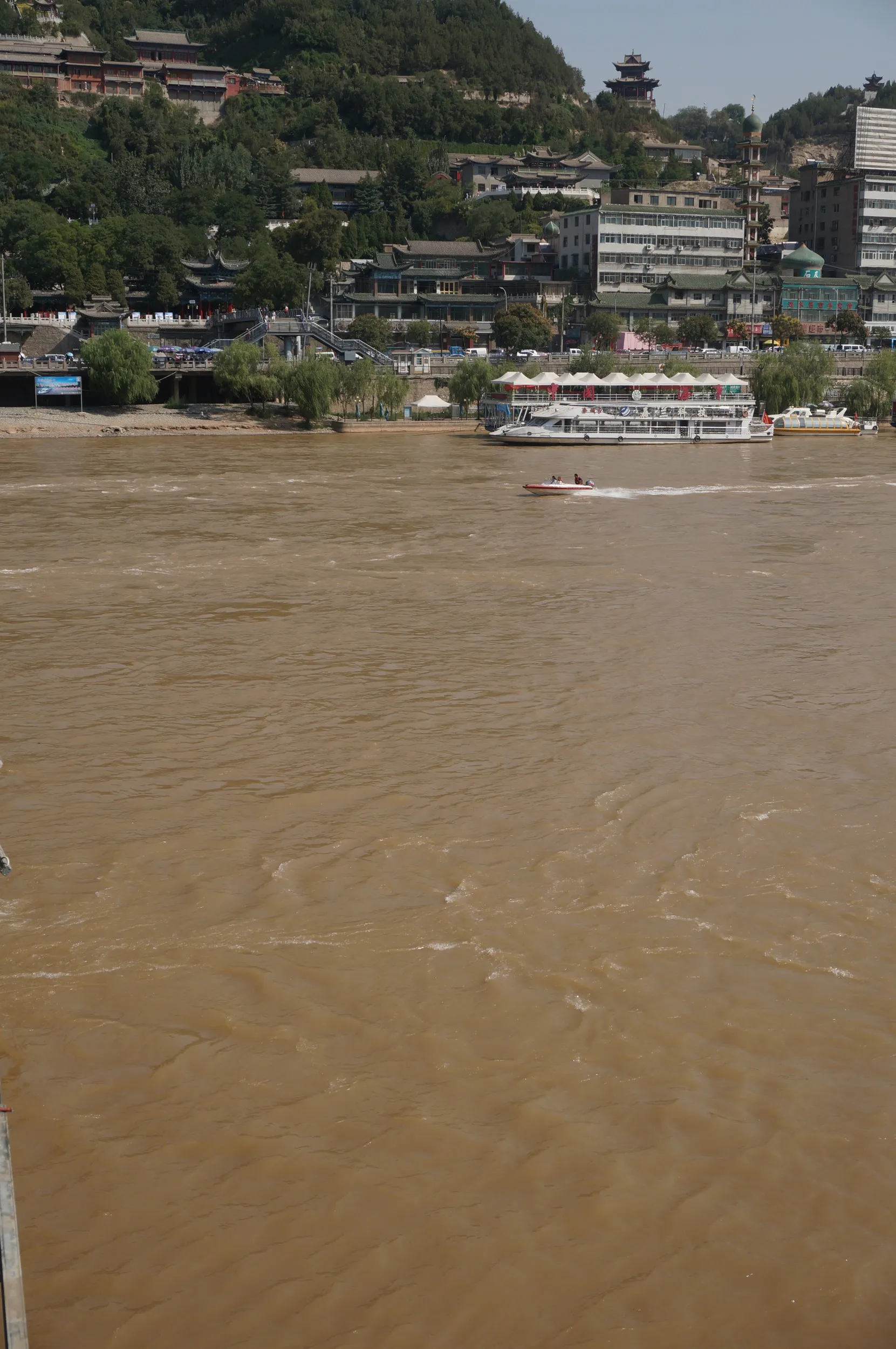 中山橋から黄河を眺める