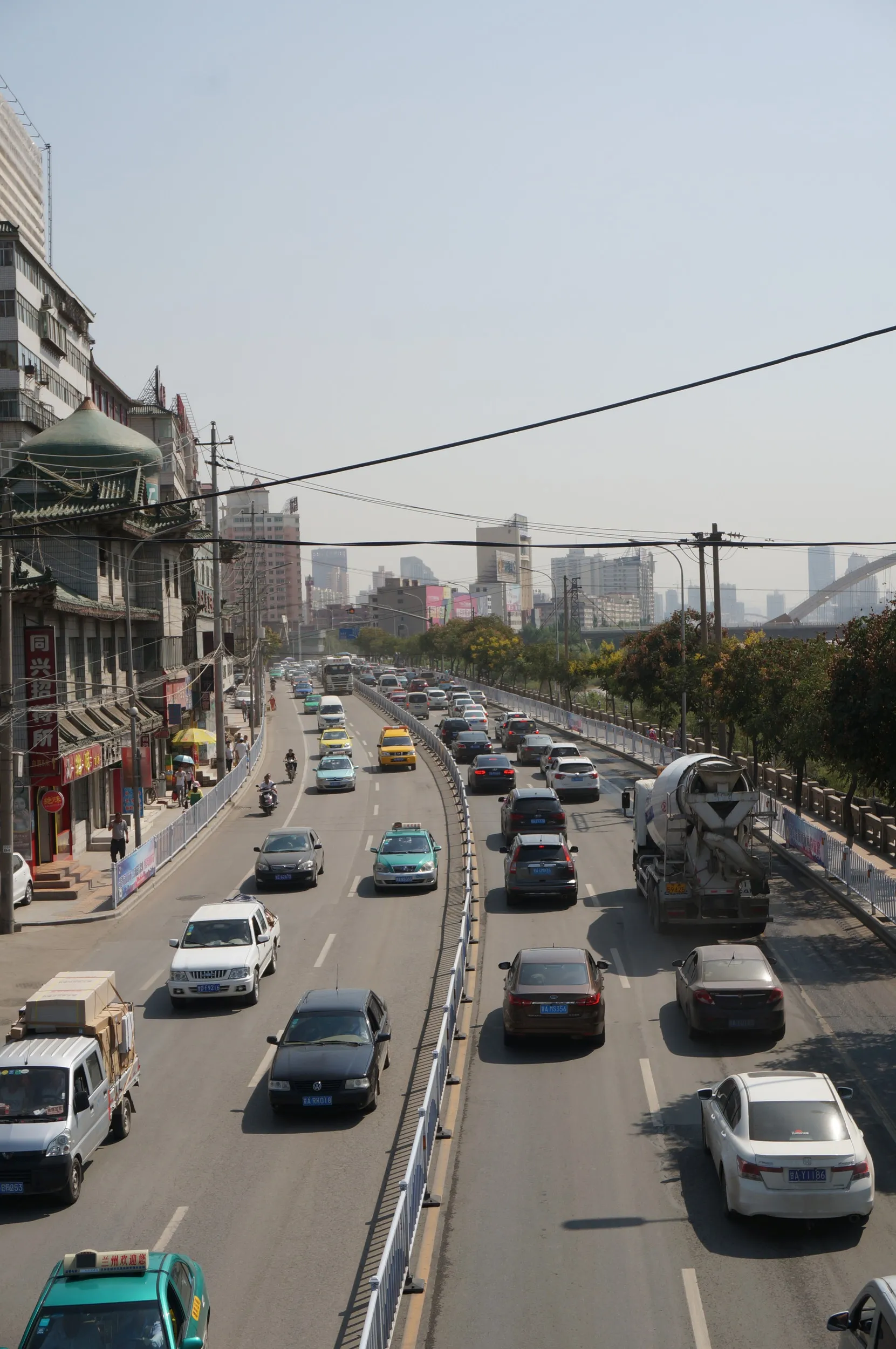 北濱河中路を眺める