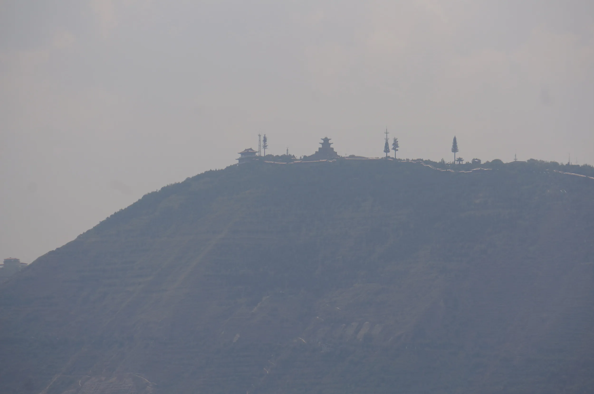 蘭州を囲む山の風景を撮影