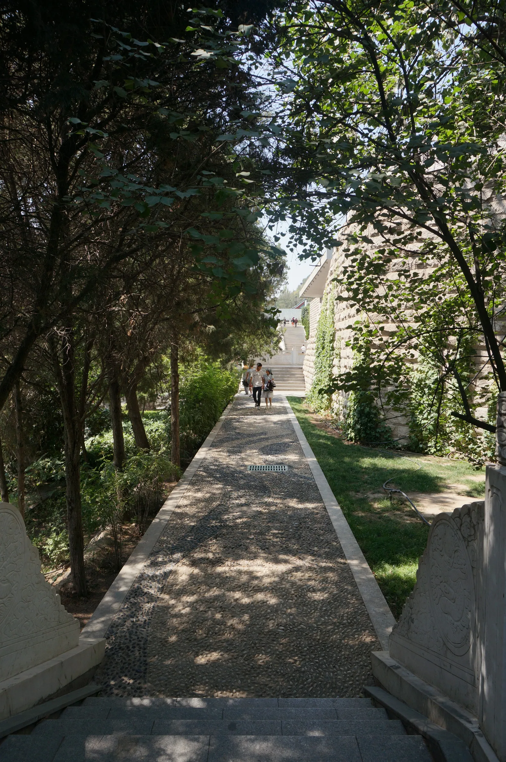 白塔山公園の遊歩道