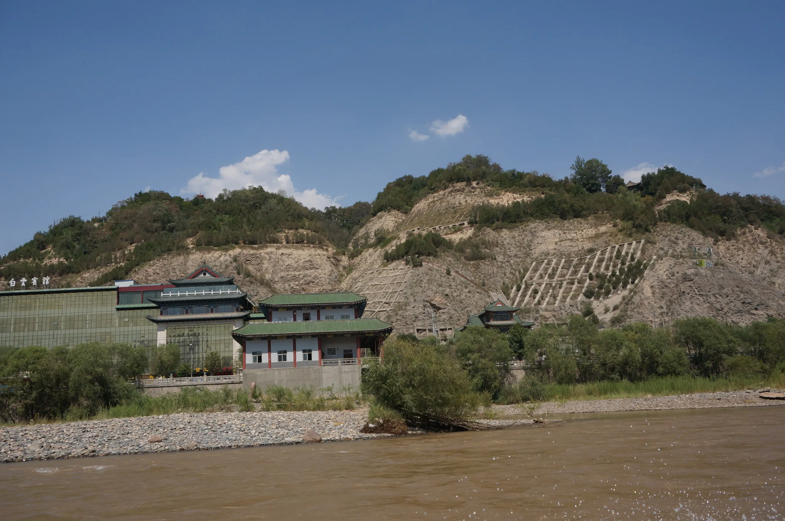 対岸の風景があっという間に遠ざかる