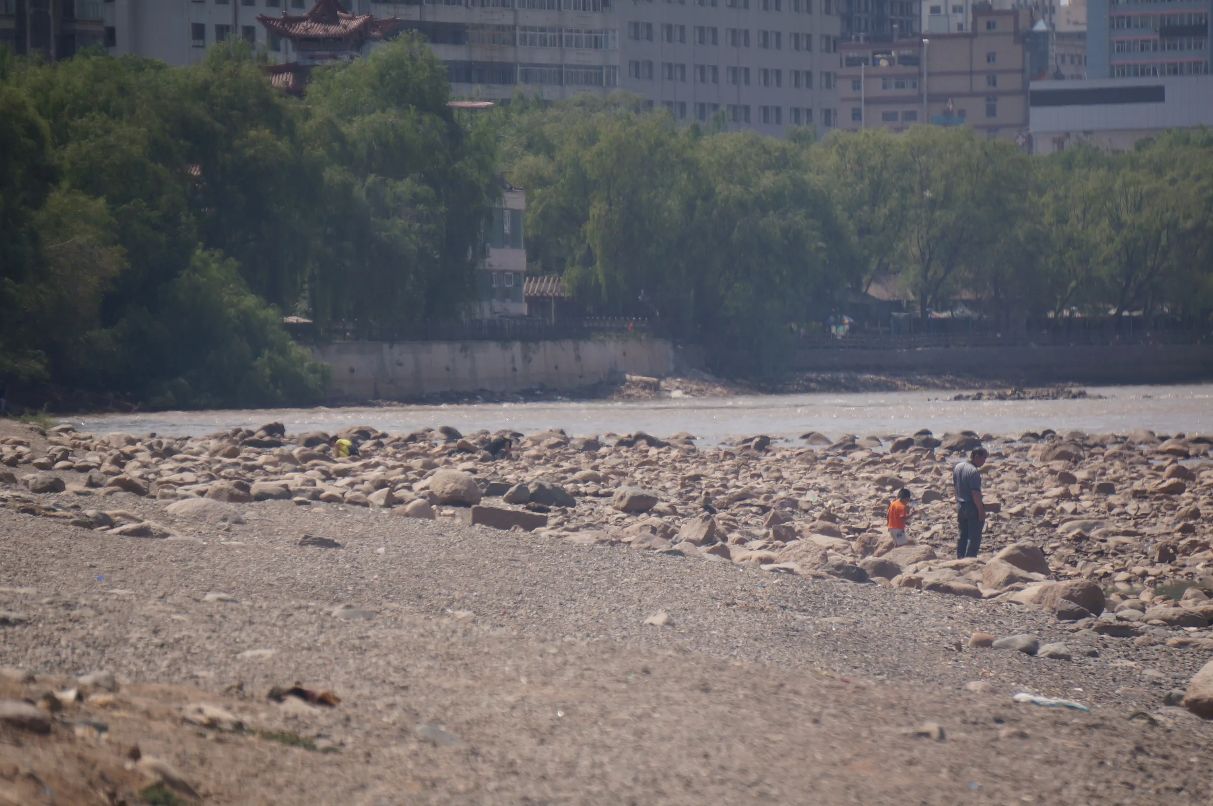 黄河を五感で感じつつ、河原を散歩