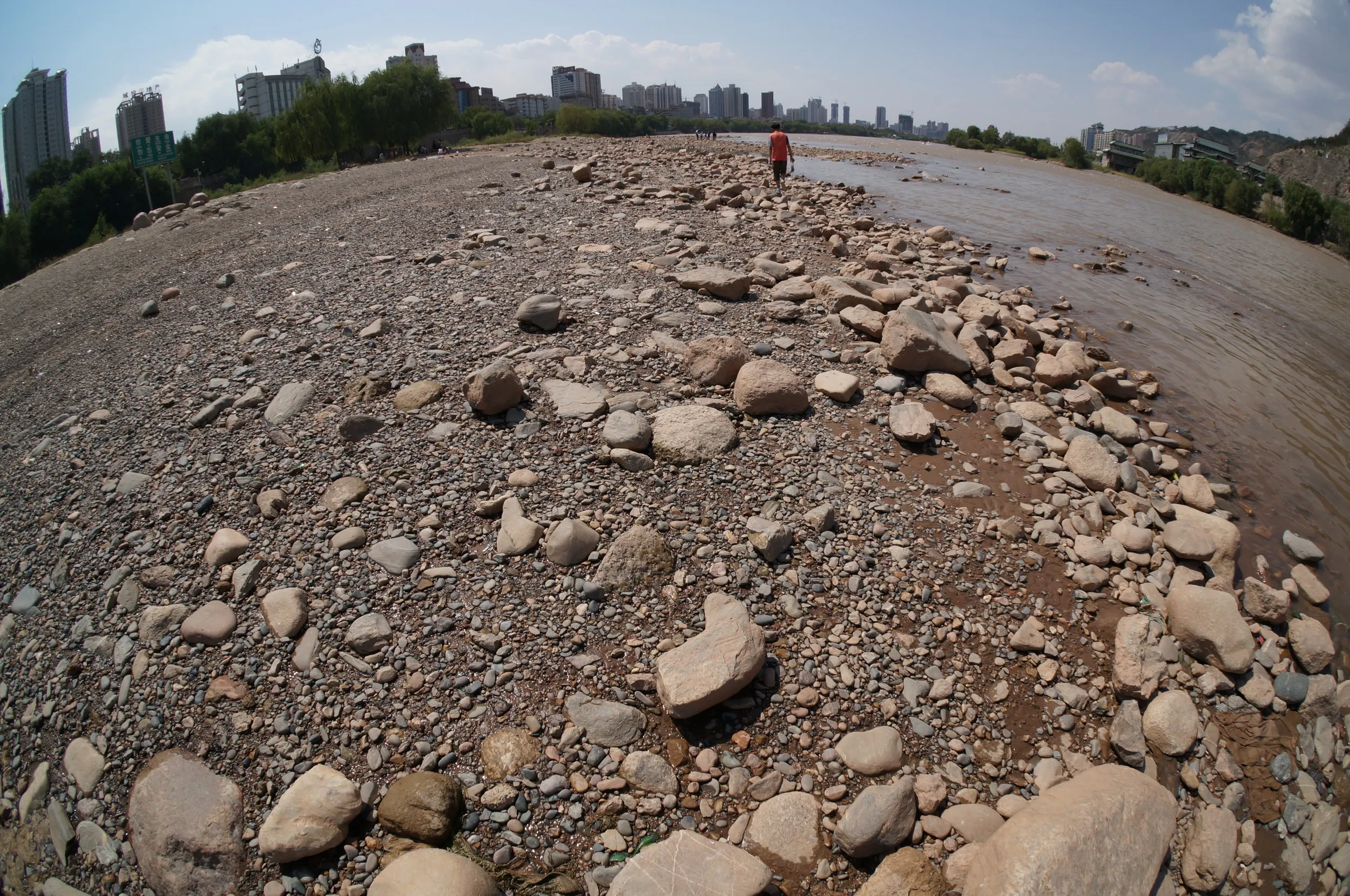 黄河を五感で感じつつ、河原を散歩