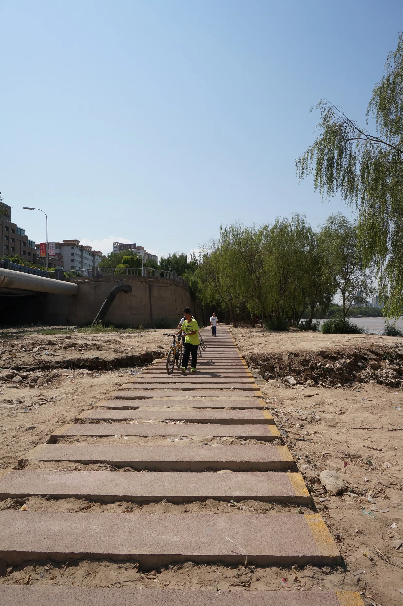 遊歩道をまったり散歩