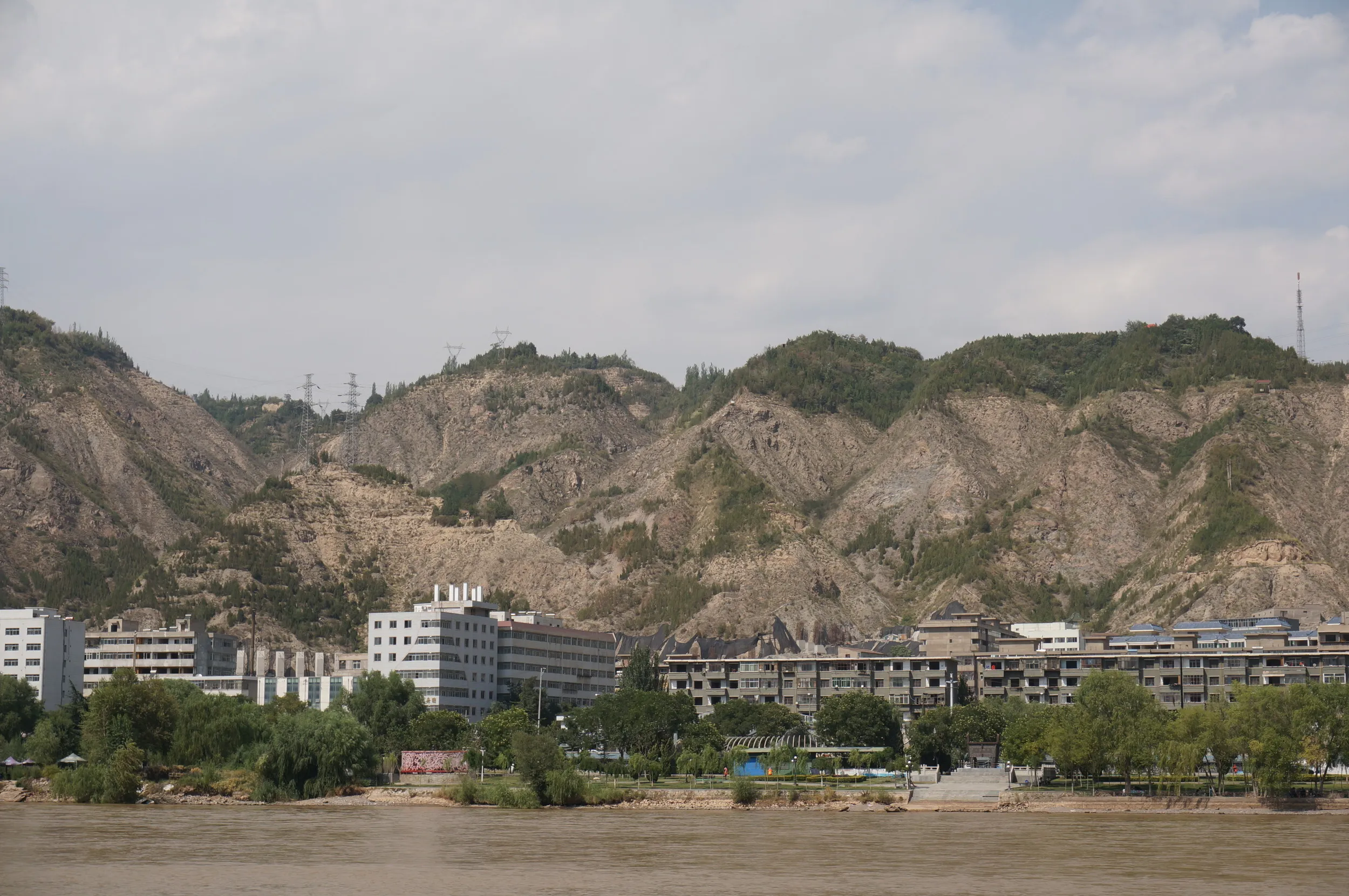 黄河対岸の風景