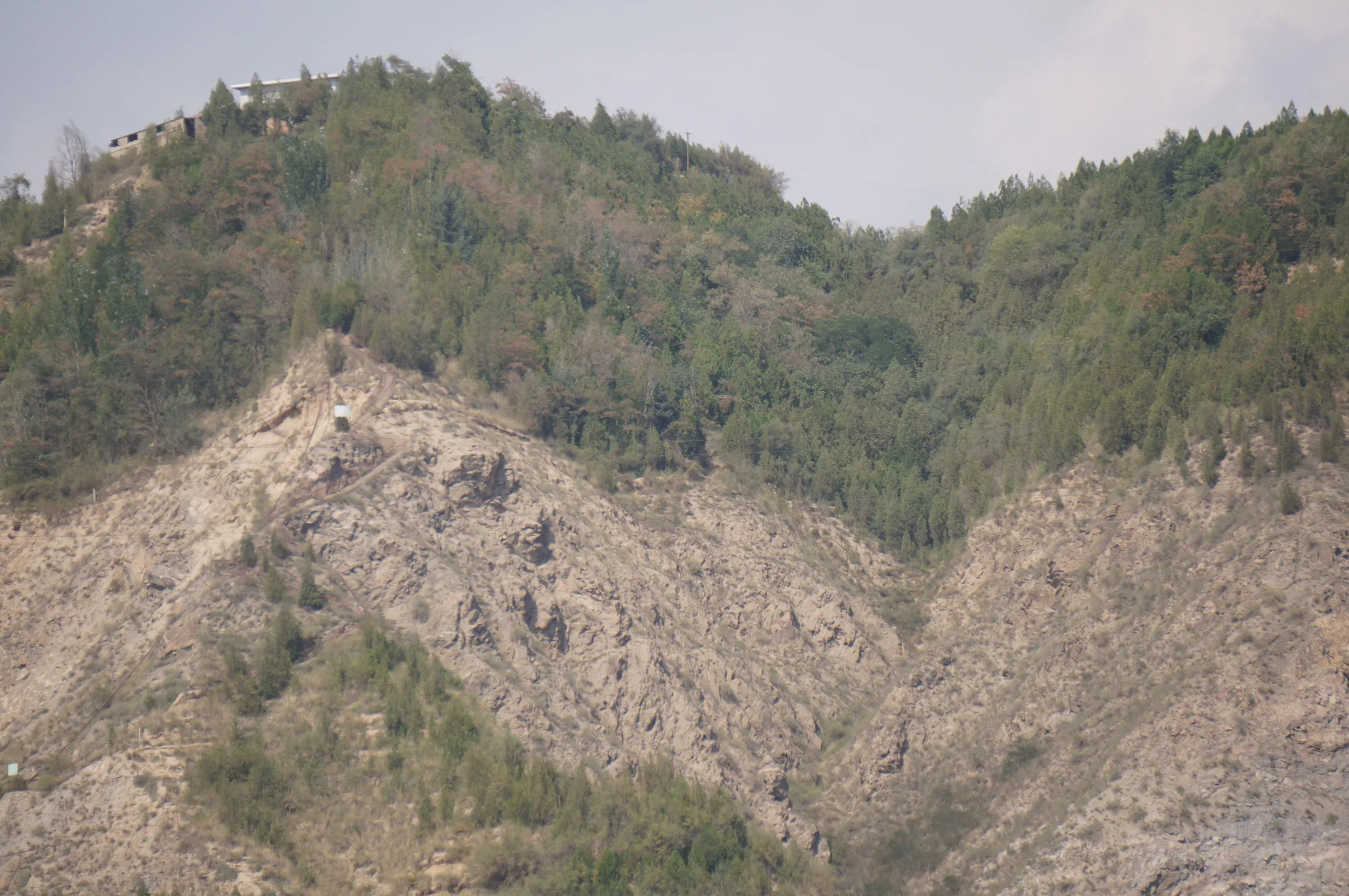 黄河母親像前から見た対岸の風景