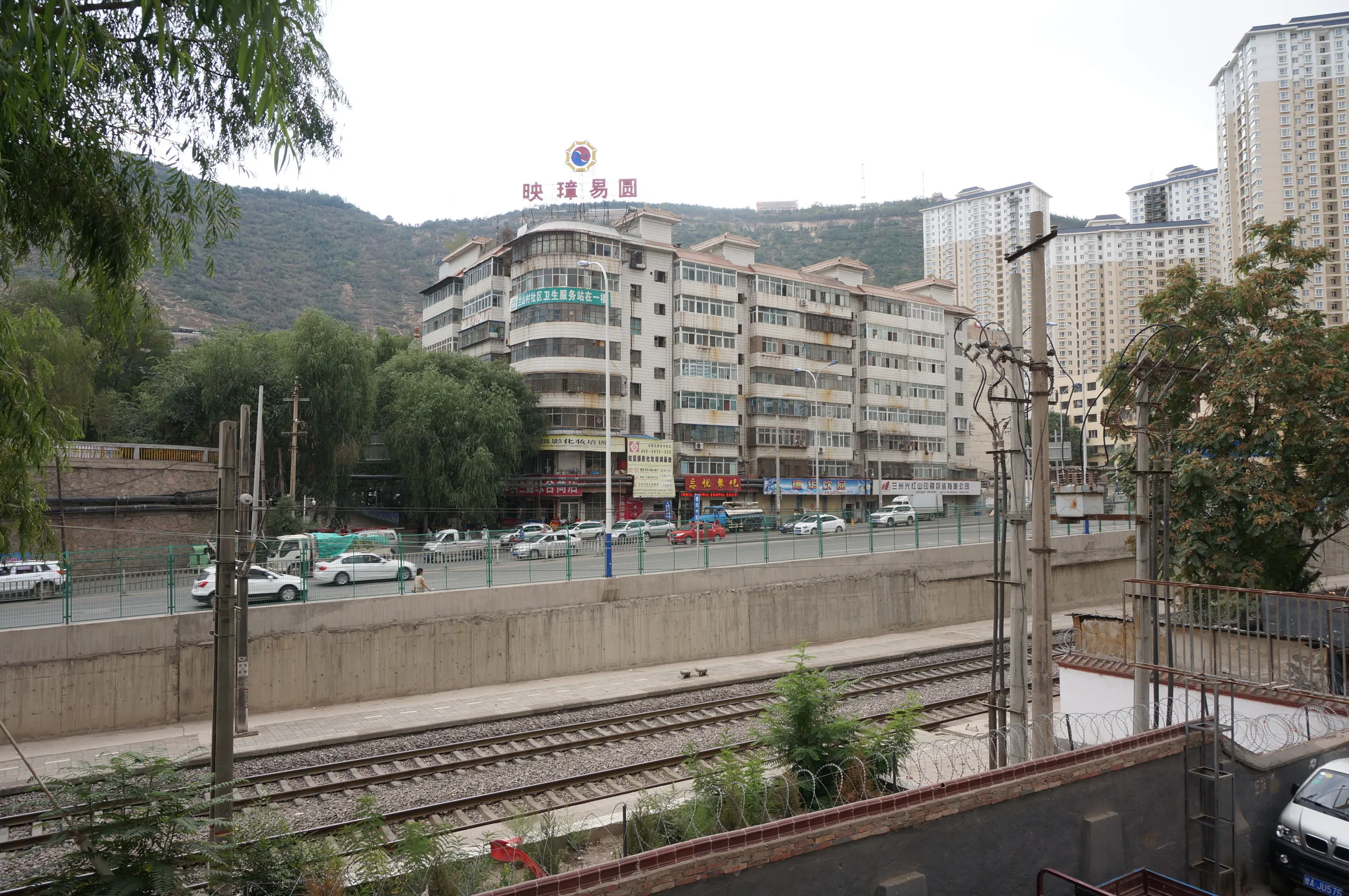 中国の田舎町っぽさがいい雰囲気の五泉山公園付近の街並み
