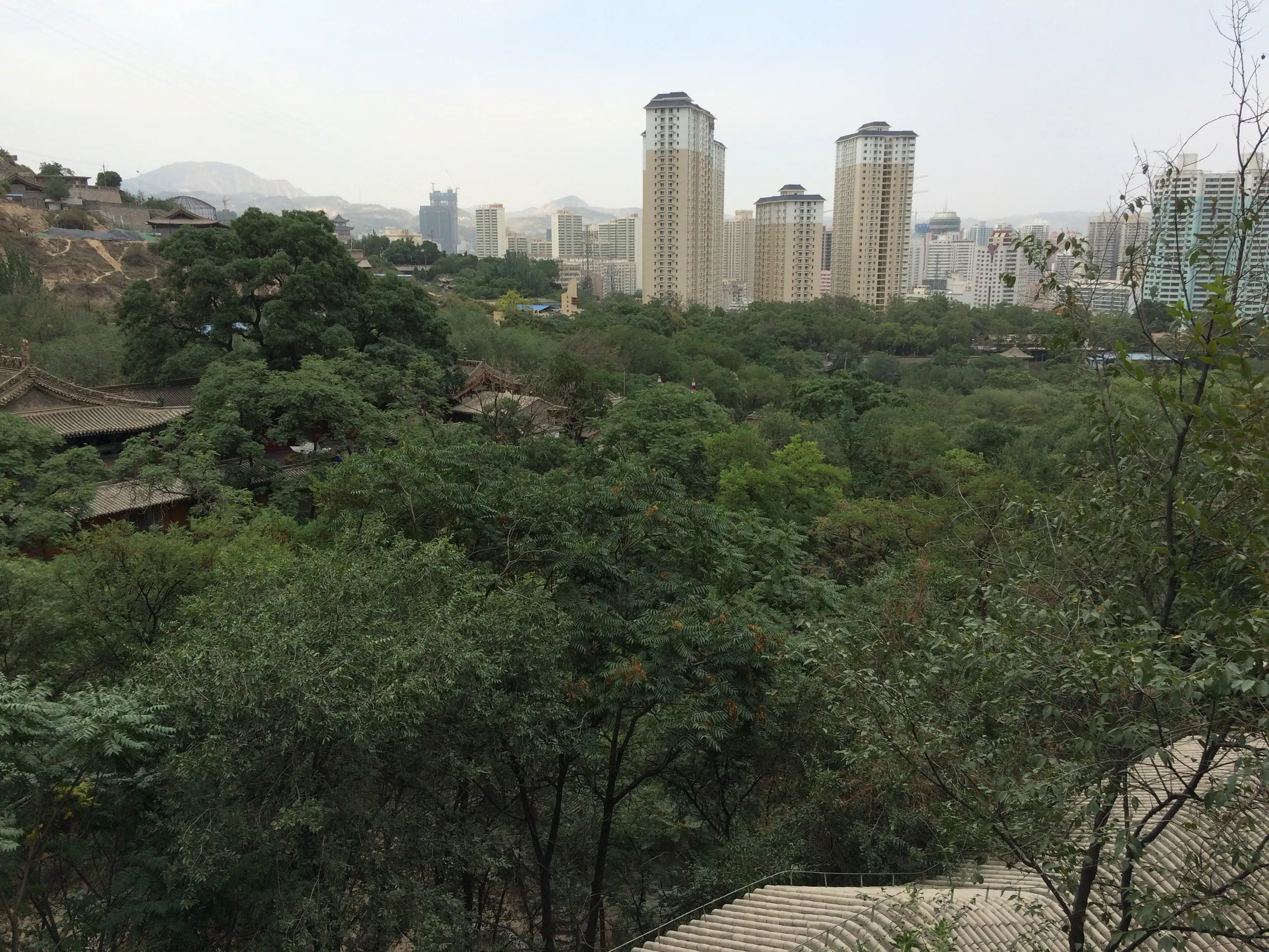 五泉山公園から蘭州市内を眺める