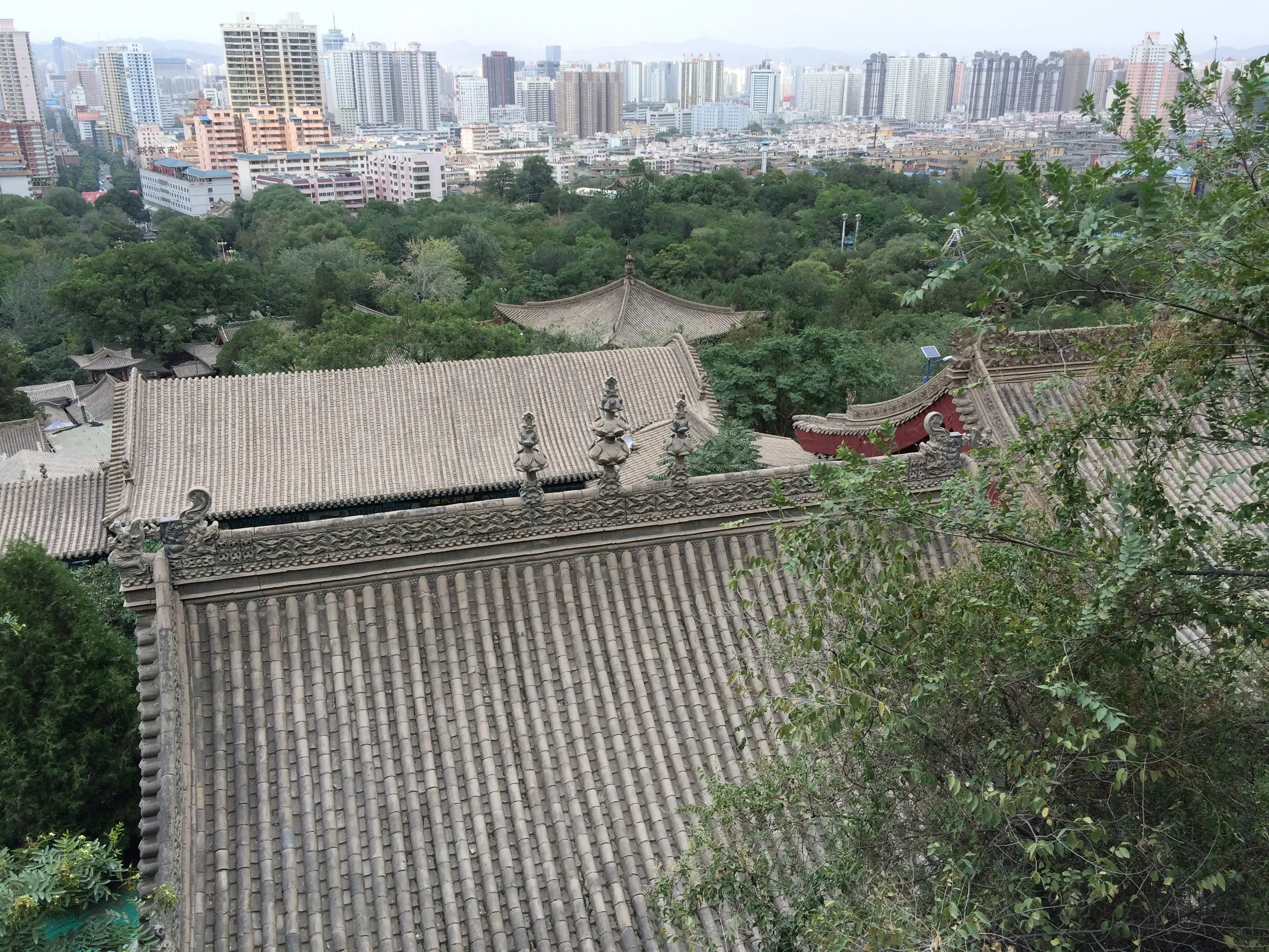 マニ寺の屋根瓦