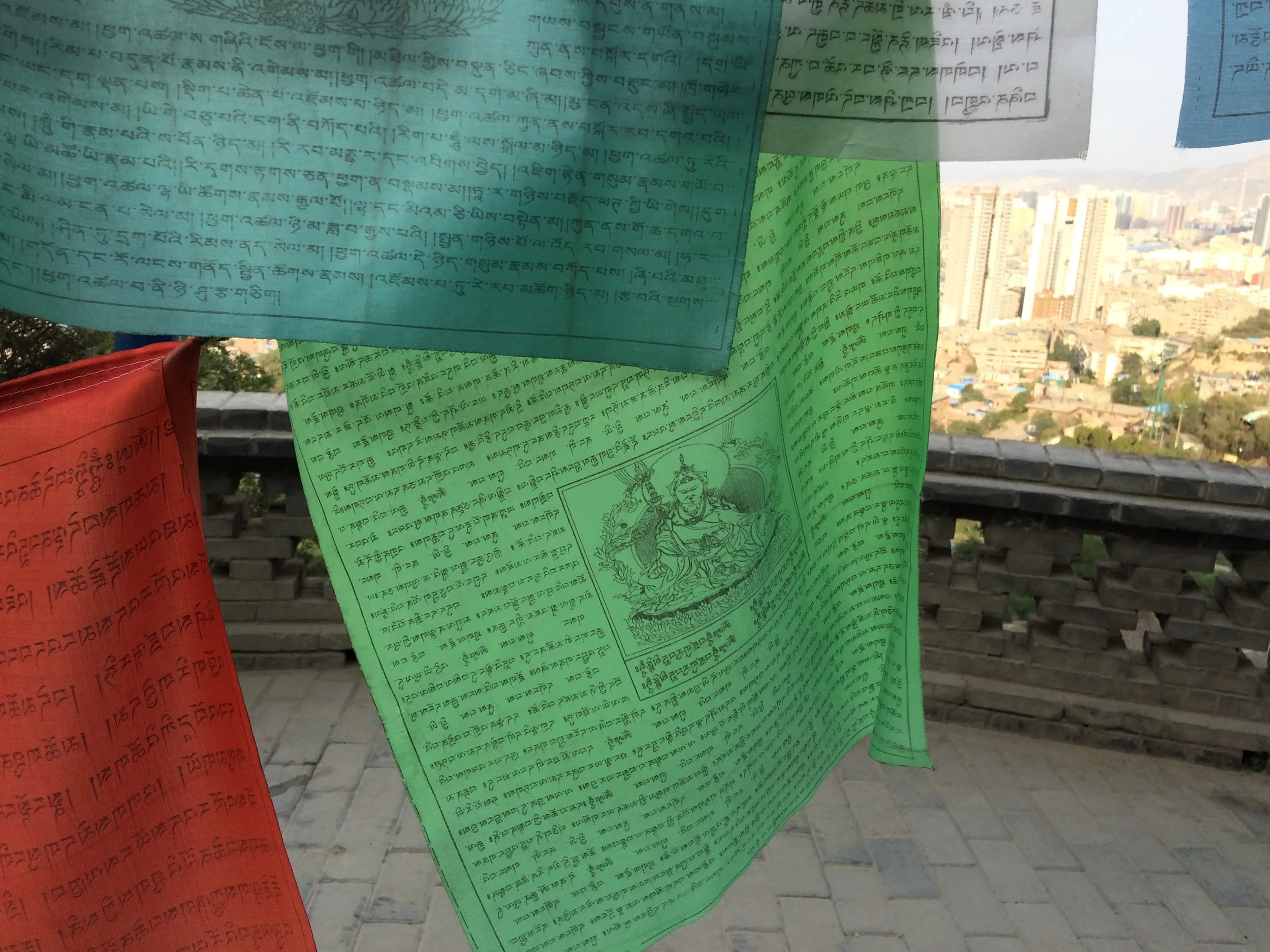 チベット仏教の5色のタルチョ