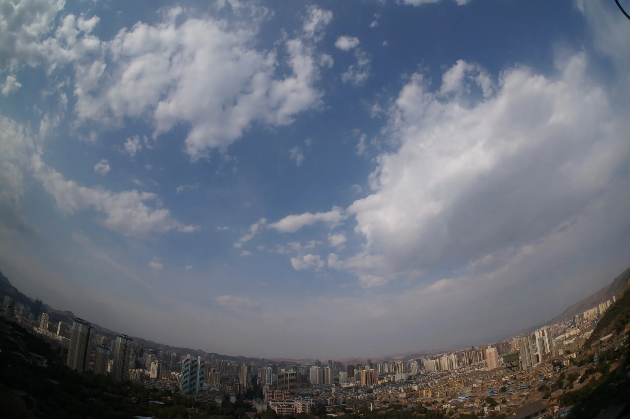 蘭州市内と空をNEX-5Tと魚眼レンズで撮影した風景