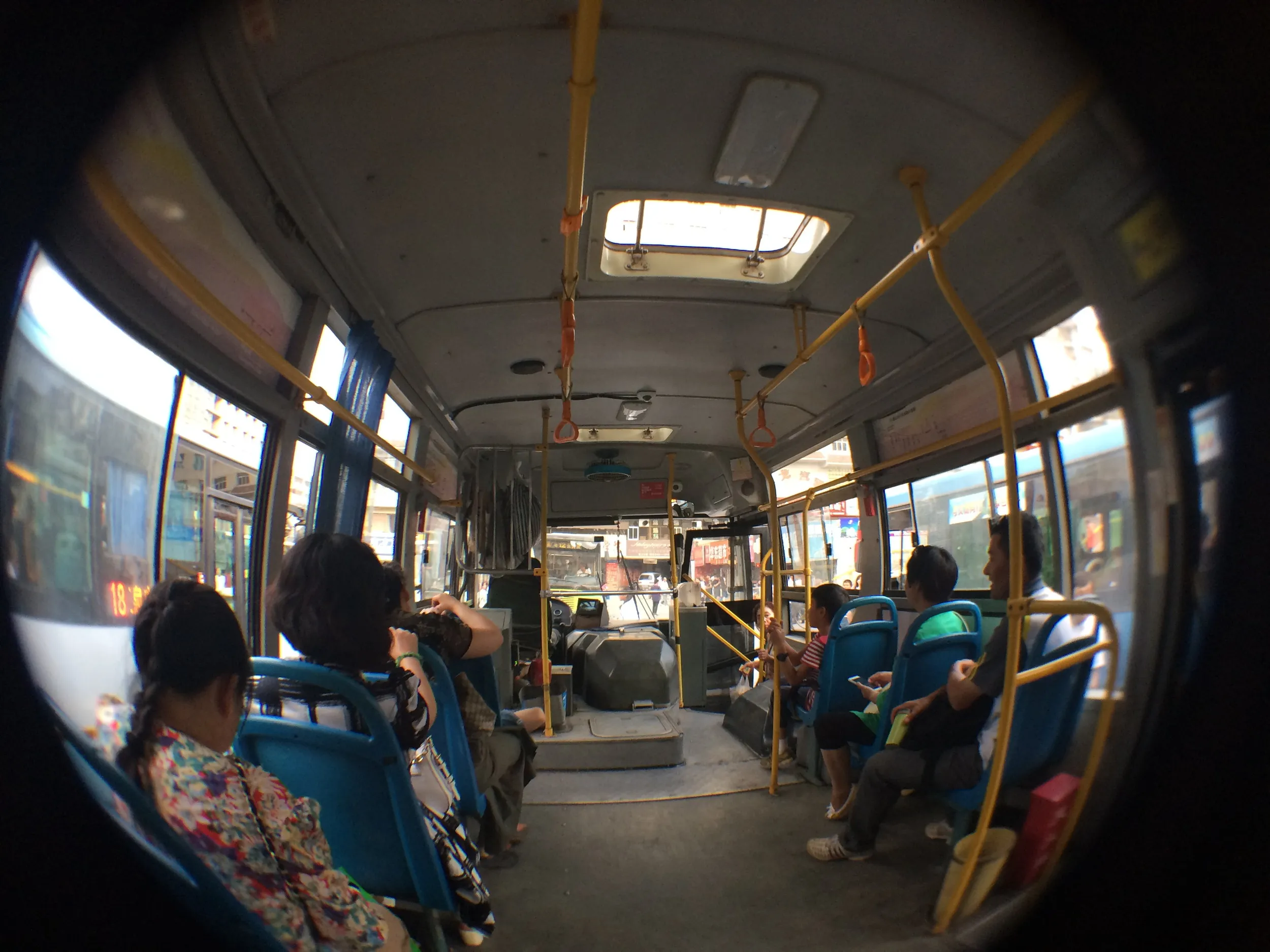 夕日に染まる黄河を眺め、ユースへ戻る