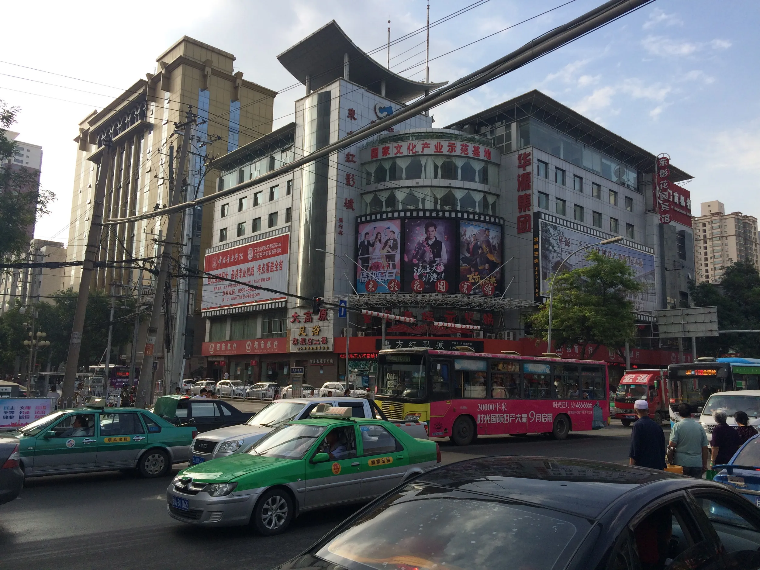 バスで移動中の車窓風景